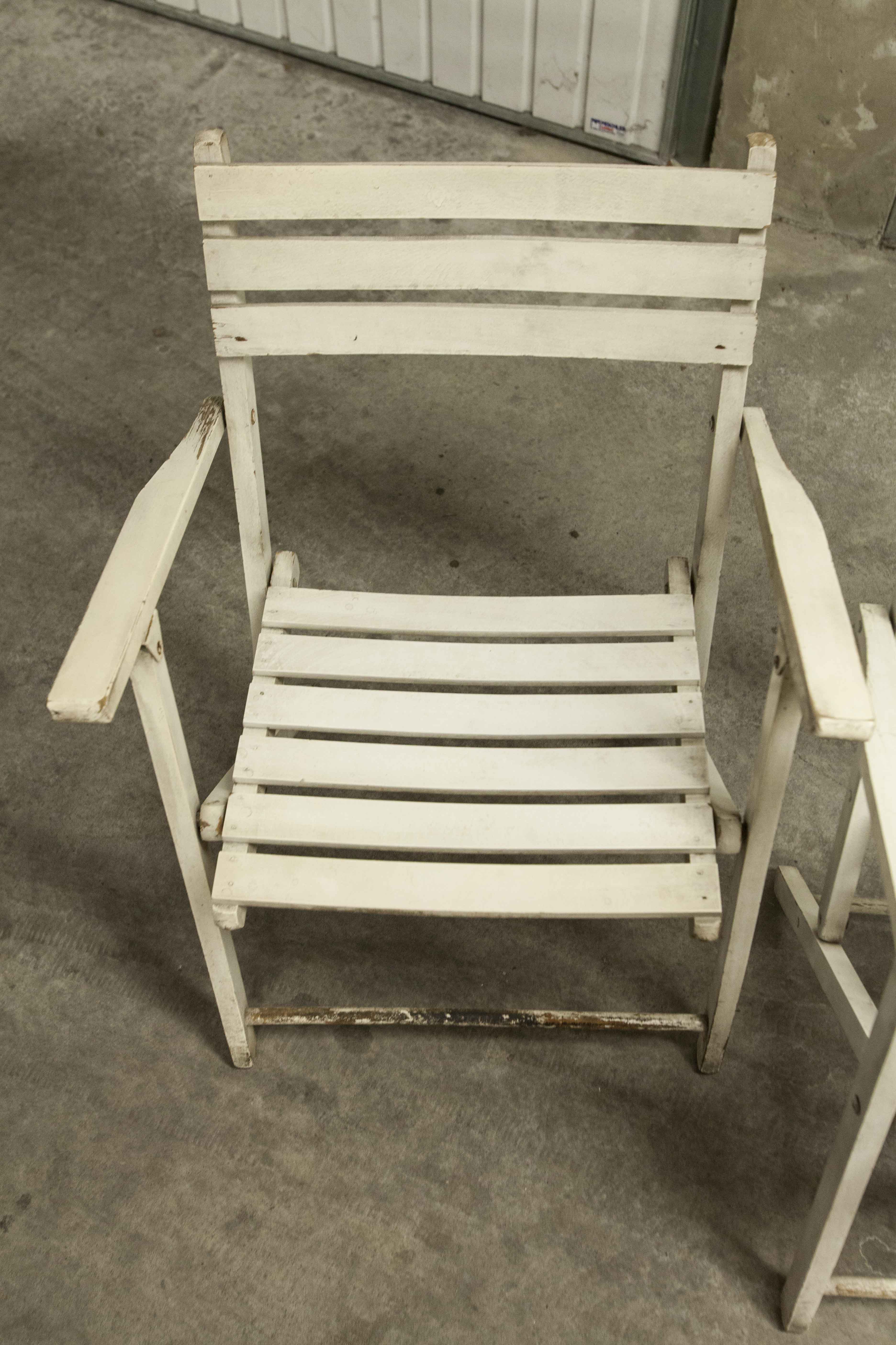 Garden furniture table and 4 armchairs 60's in its juice