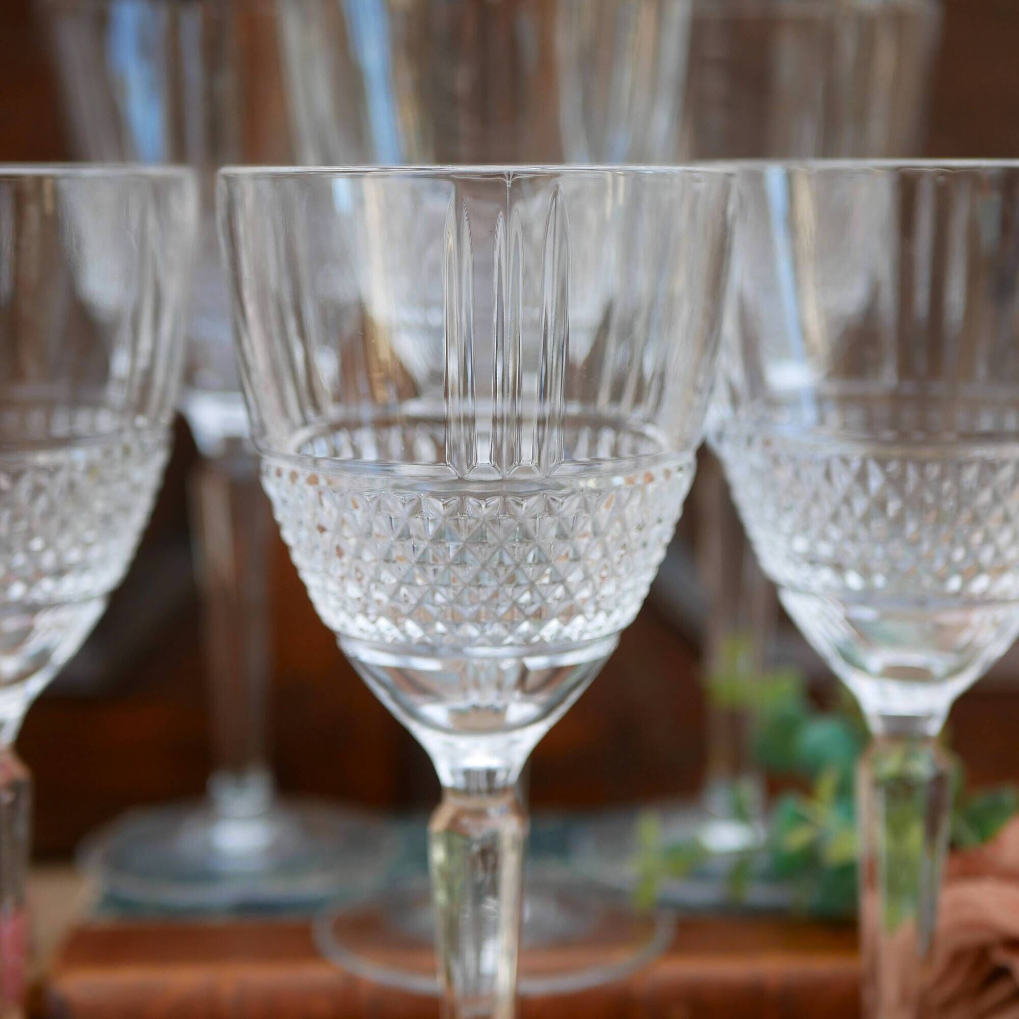 Set of 6 crystal wine glasses with a stud pattern