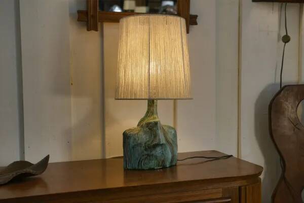 Lampe en céramique brutaliste signée avec abat-jour en lin 1950’s