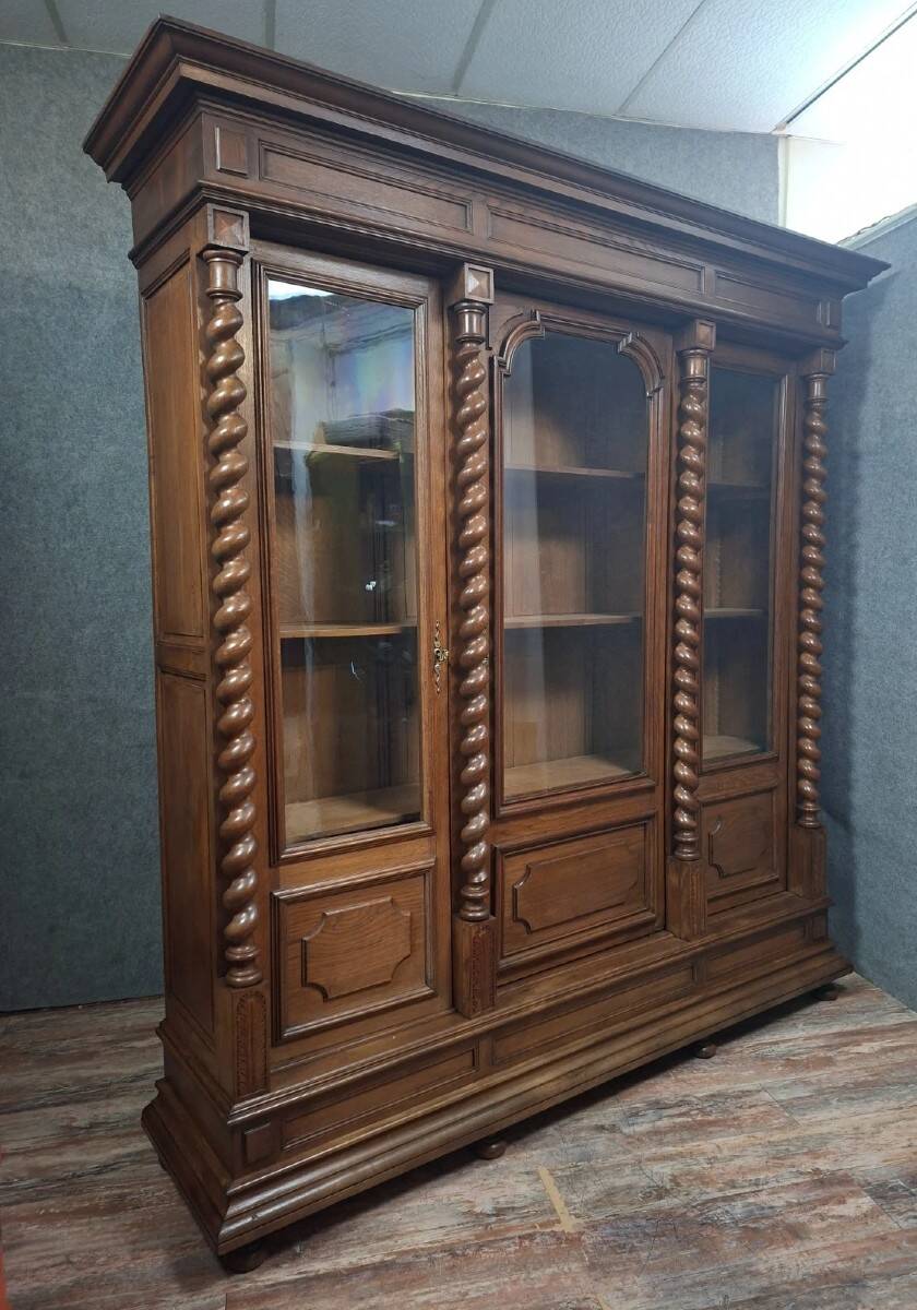 oak library in the Louis XIII style, work from the 19th century