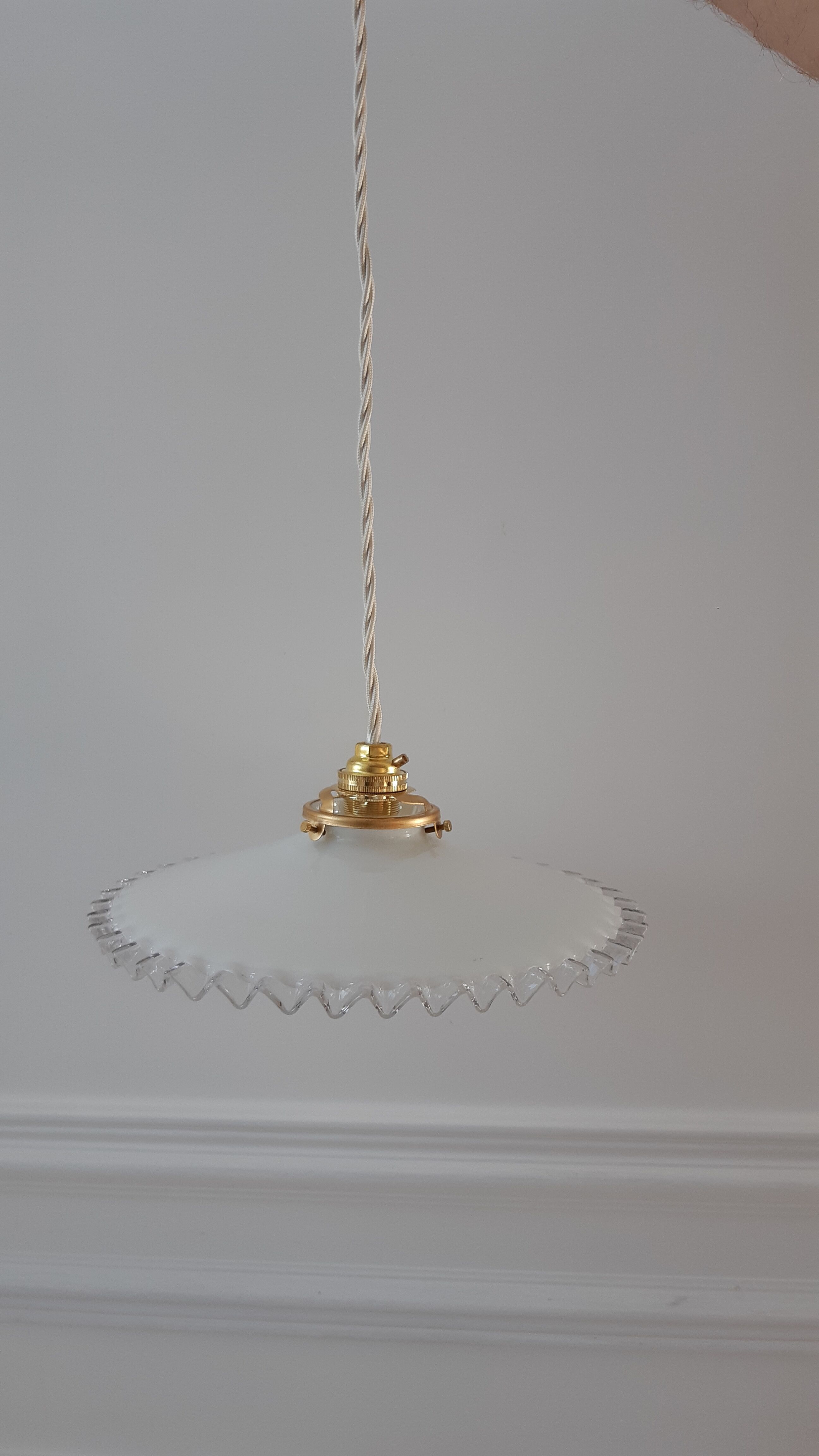 Pendant lamp in serrated opaline 40s