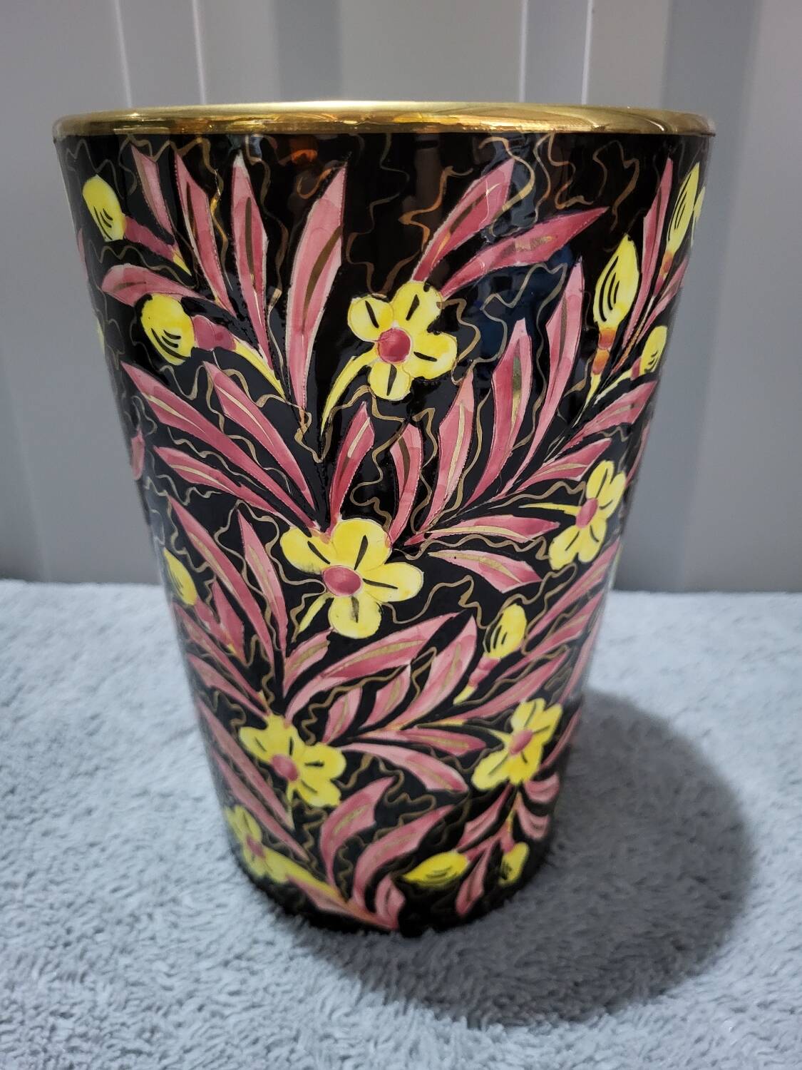 Ceramic vase signed Cérart Monaco in very good condition