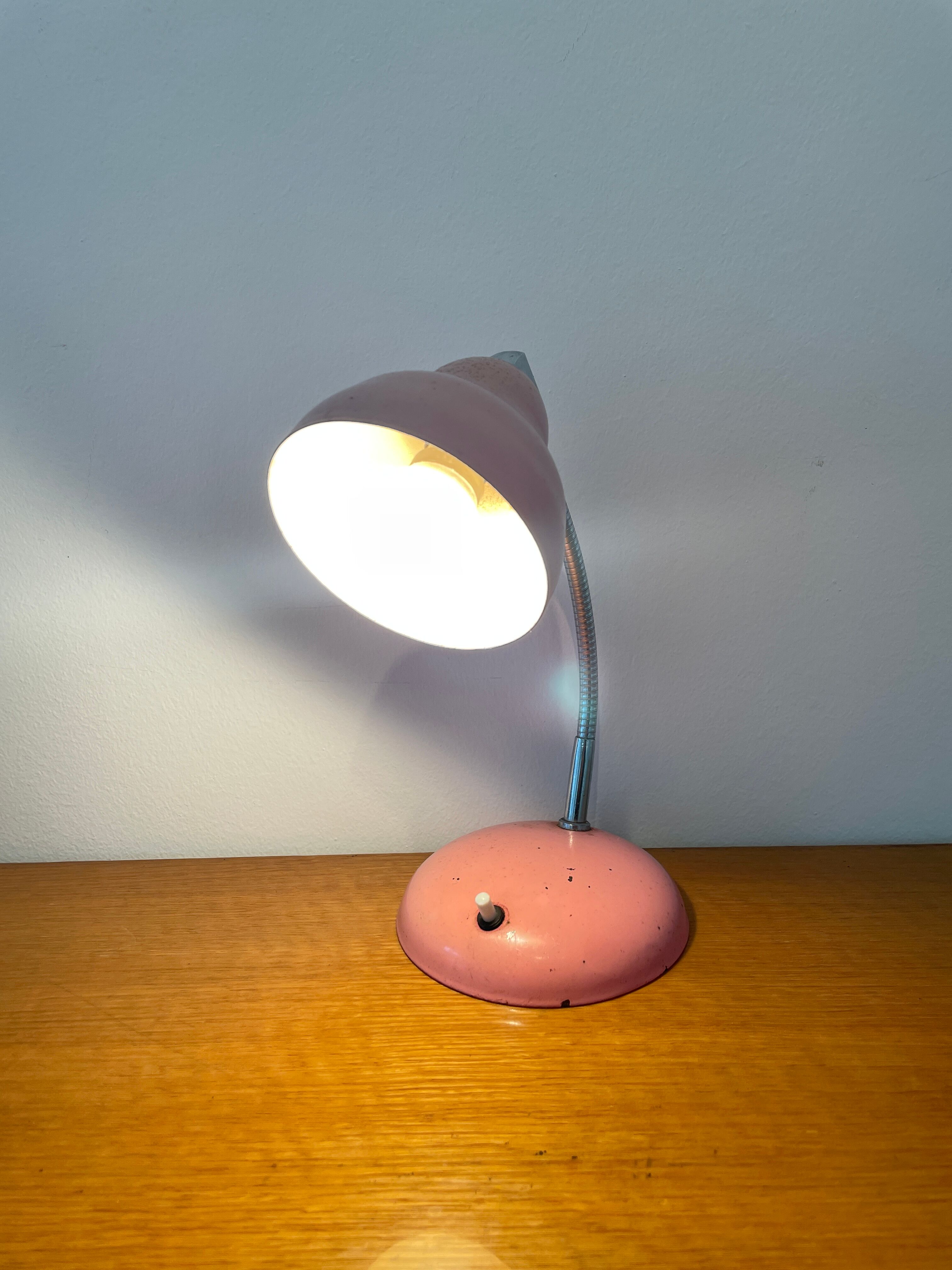 Pink casserole lamp
