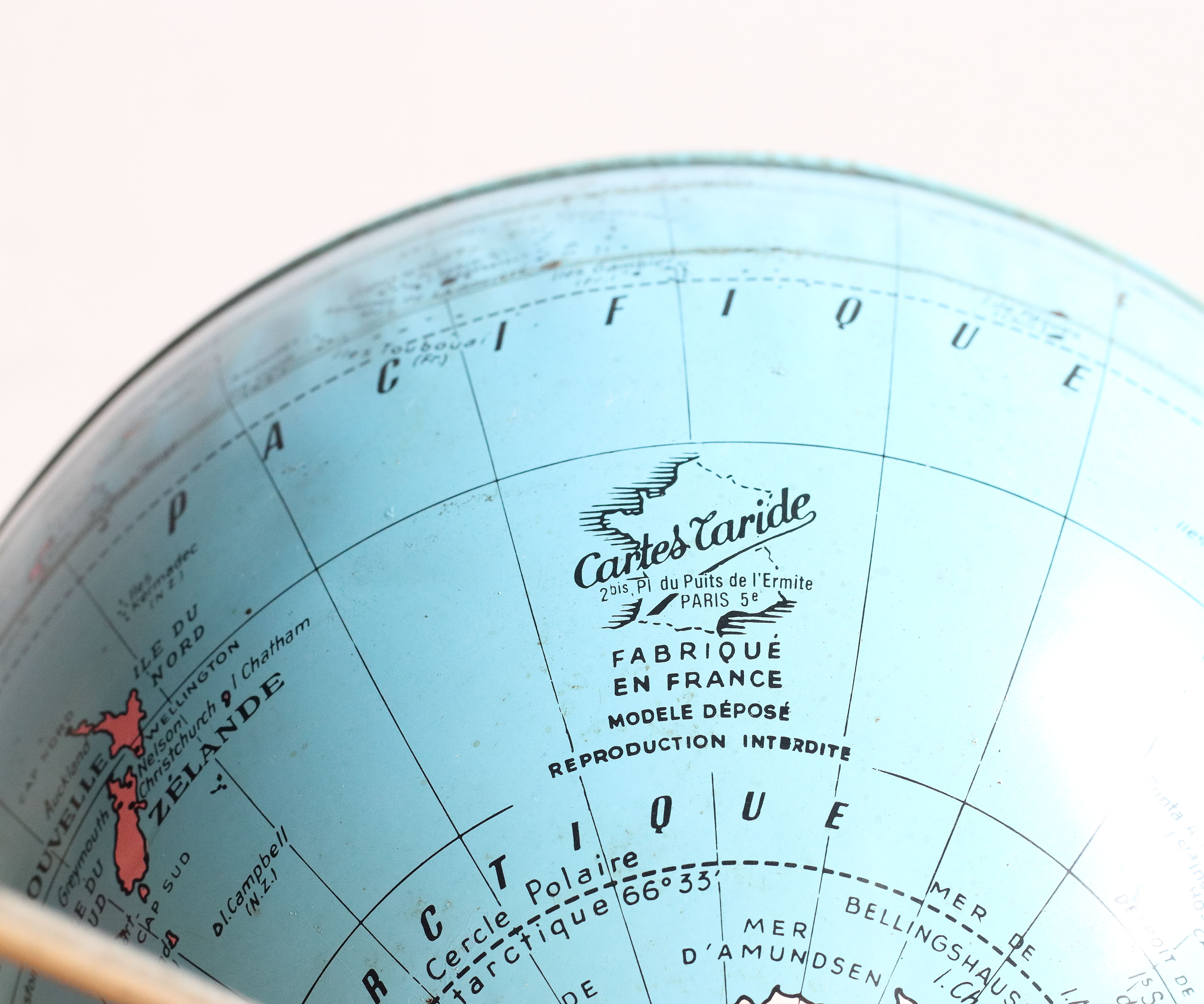 Globe terrestre Taride tripode en métal des années 60
