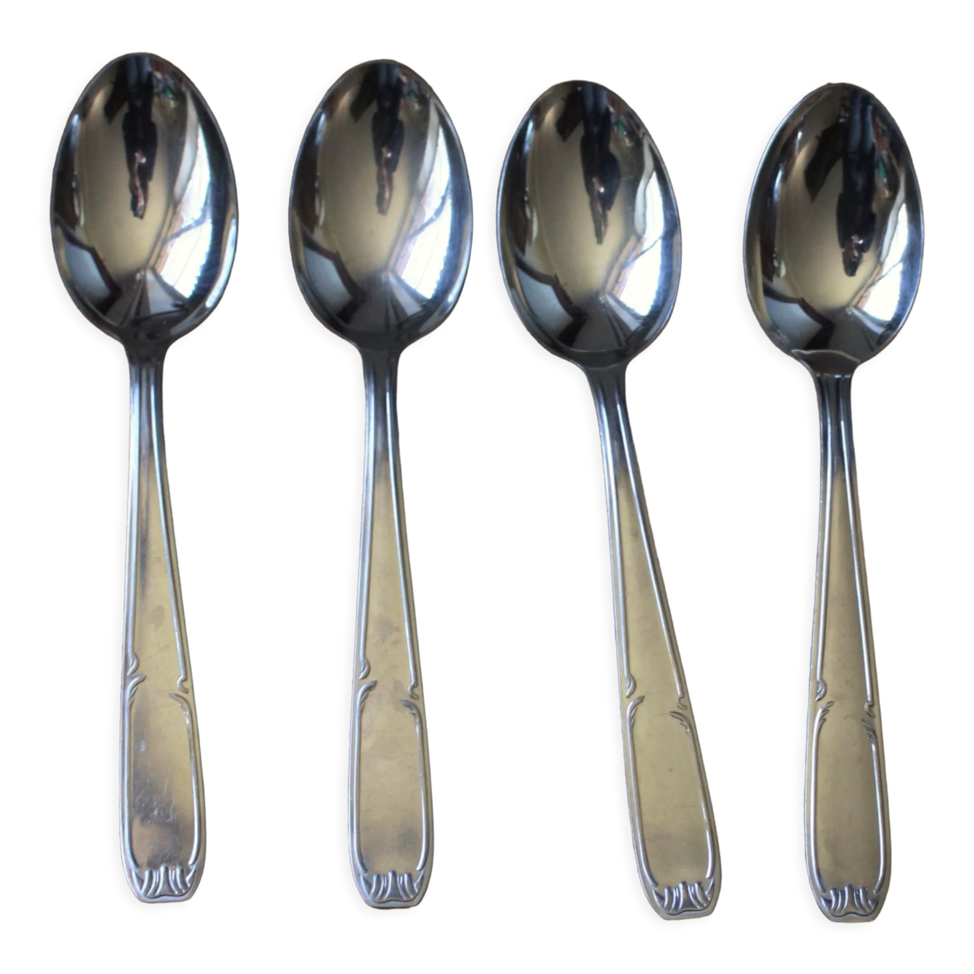 Lot 4 spoons metal decorations