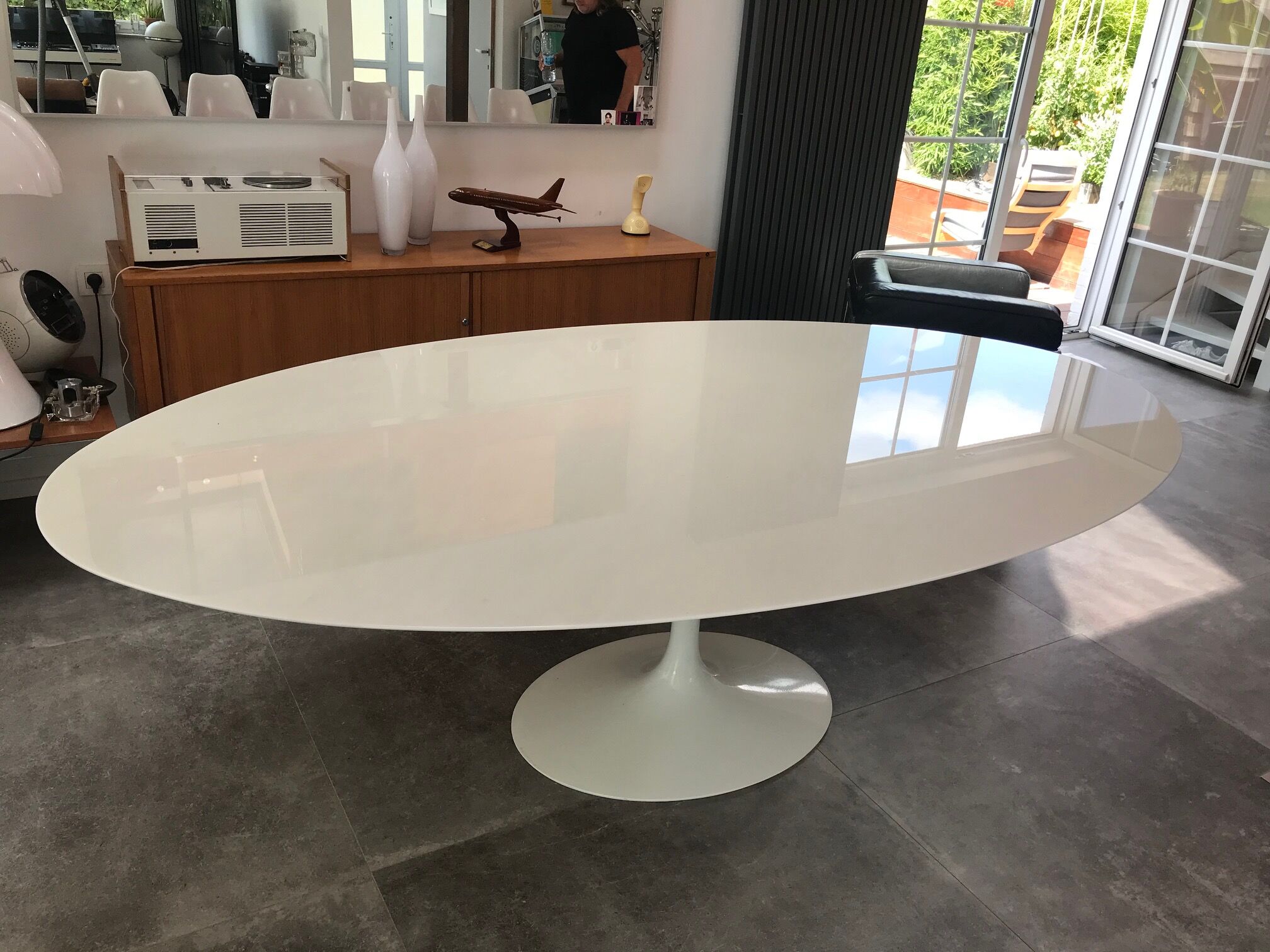 Limited edition table by Eero Saarinen for Knoll studio in extra white marble
