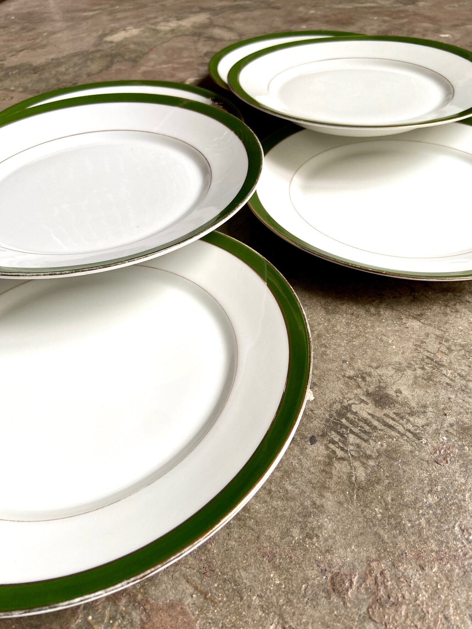 6 flat plates in white, green and gold porcelain