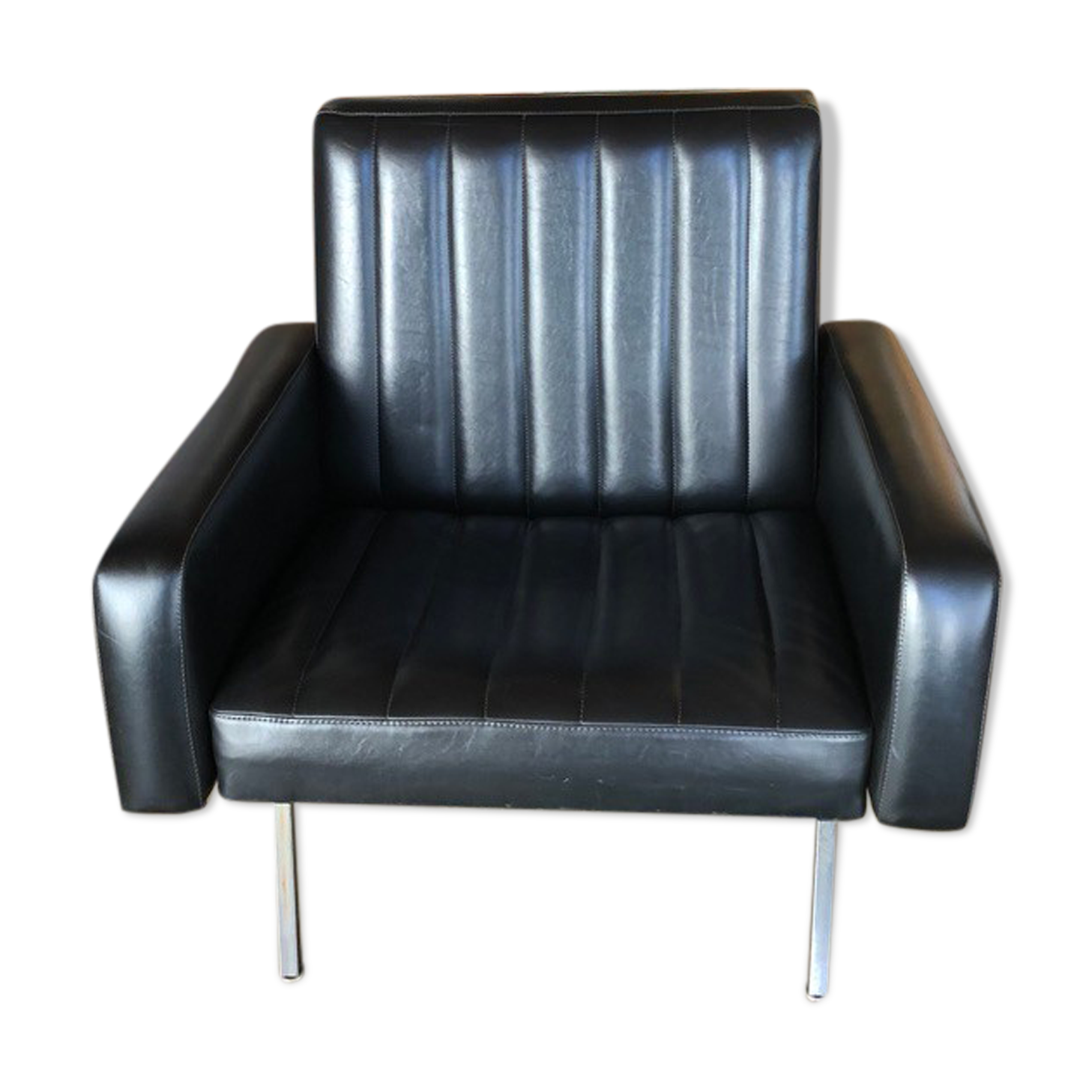 Vintage armchair in black skaï