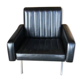 Vintage armchair in black skaï
