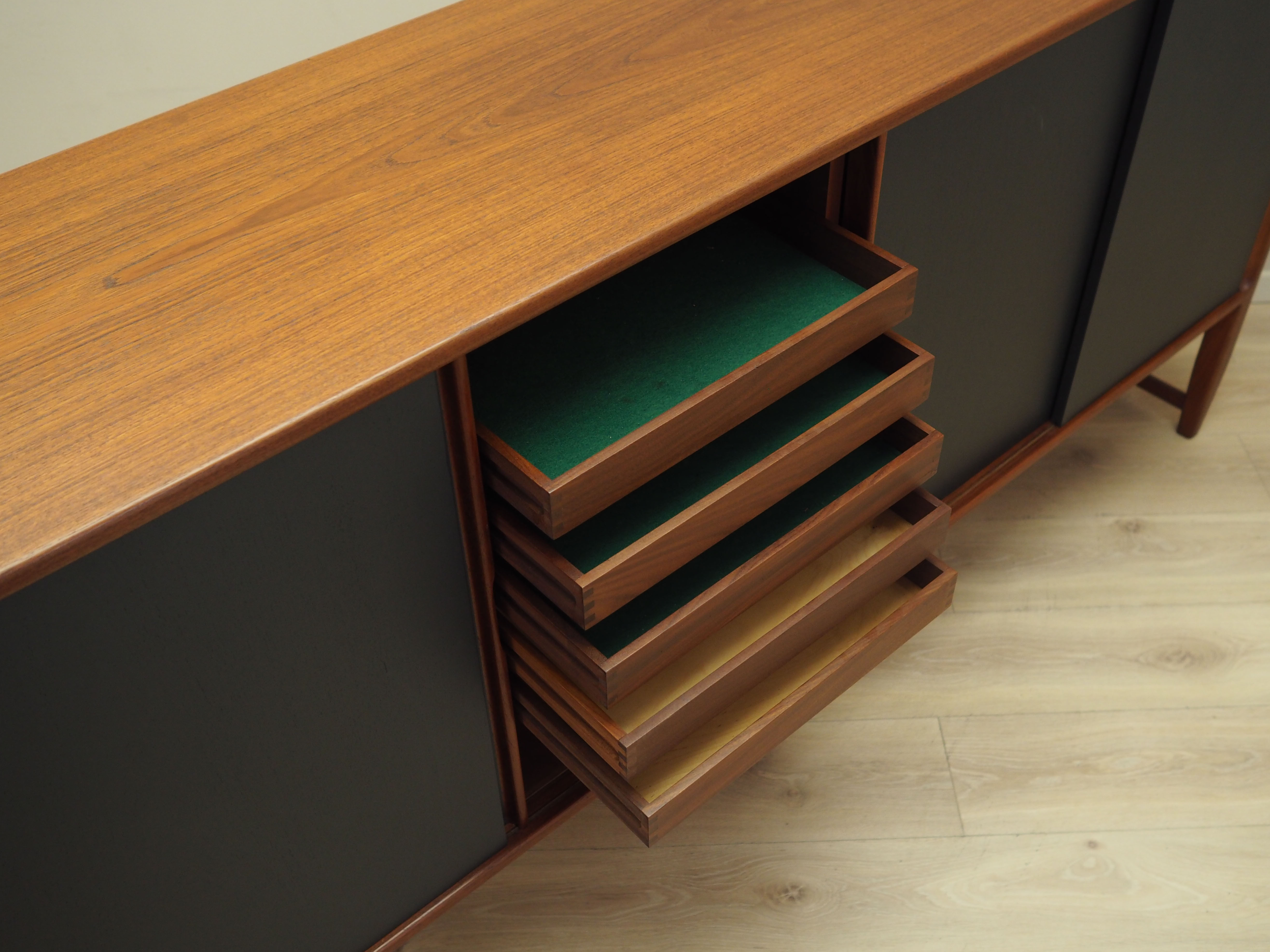 Enfilade en teck, design danois, années 1970, production: danemark