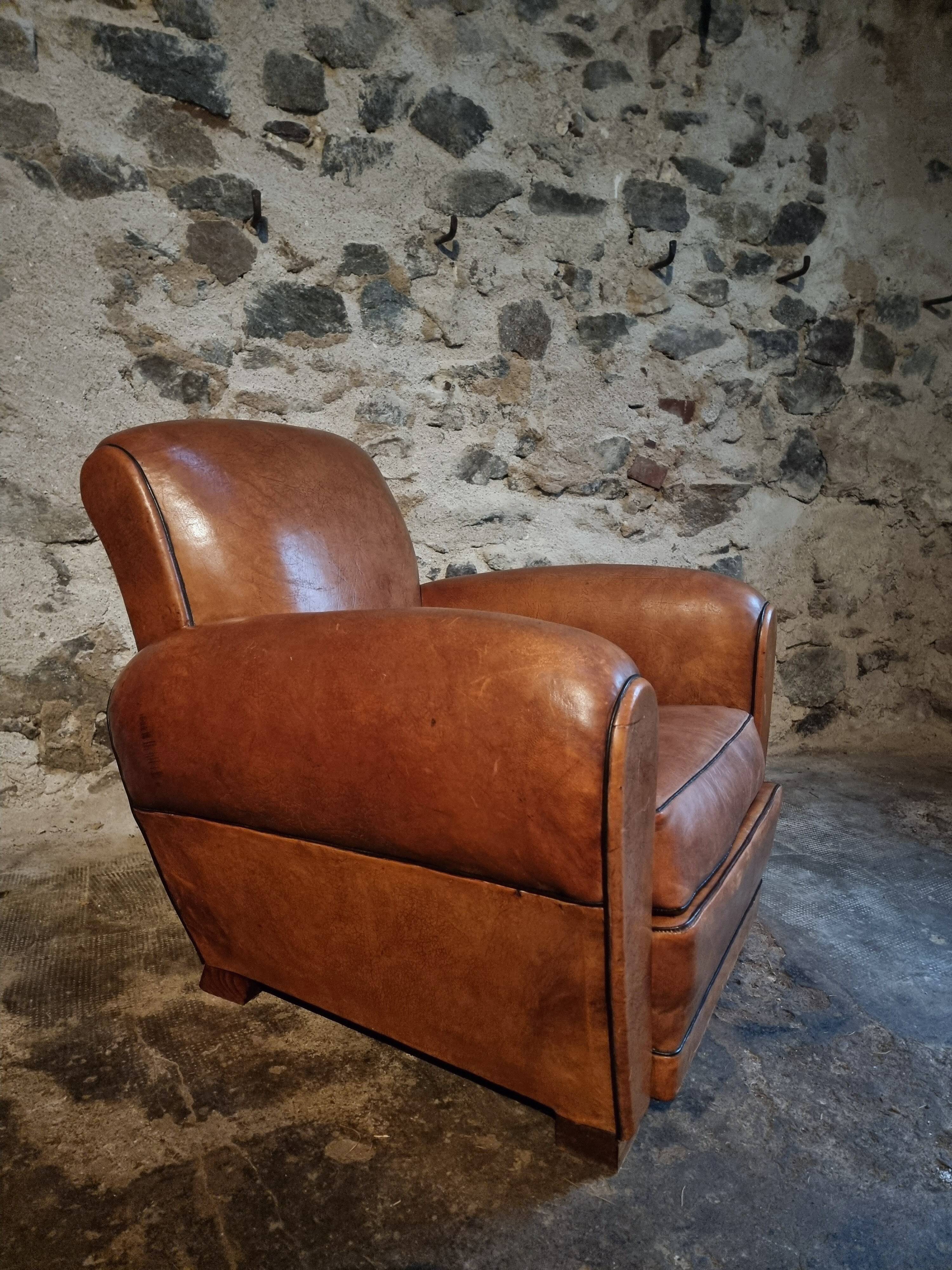 Fauteuil club français vintage en cuir, années 1940–1950 – fauteuil en cuir pleine fleur cognac