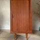 Armoire à rideau scandinave en teck vintage