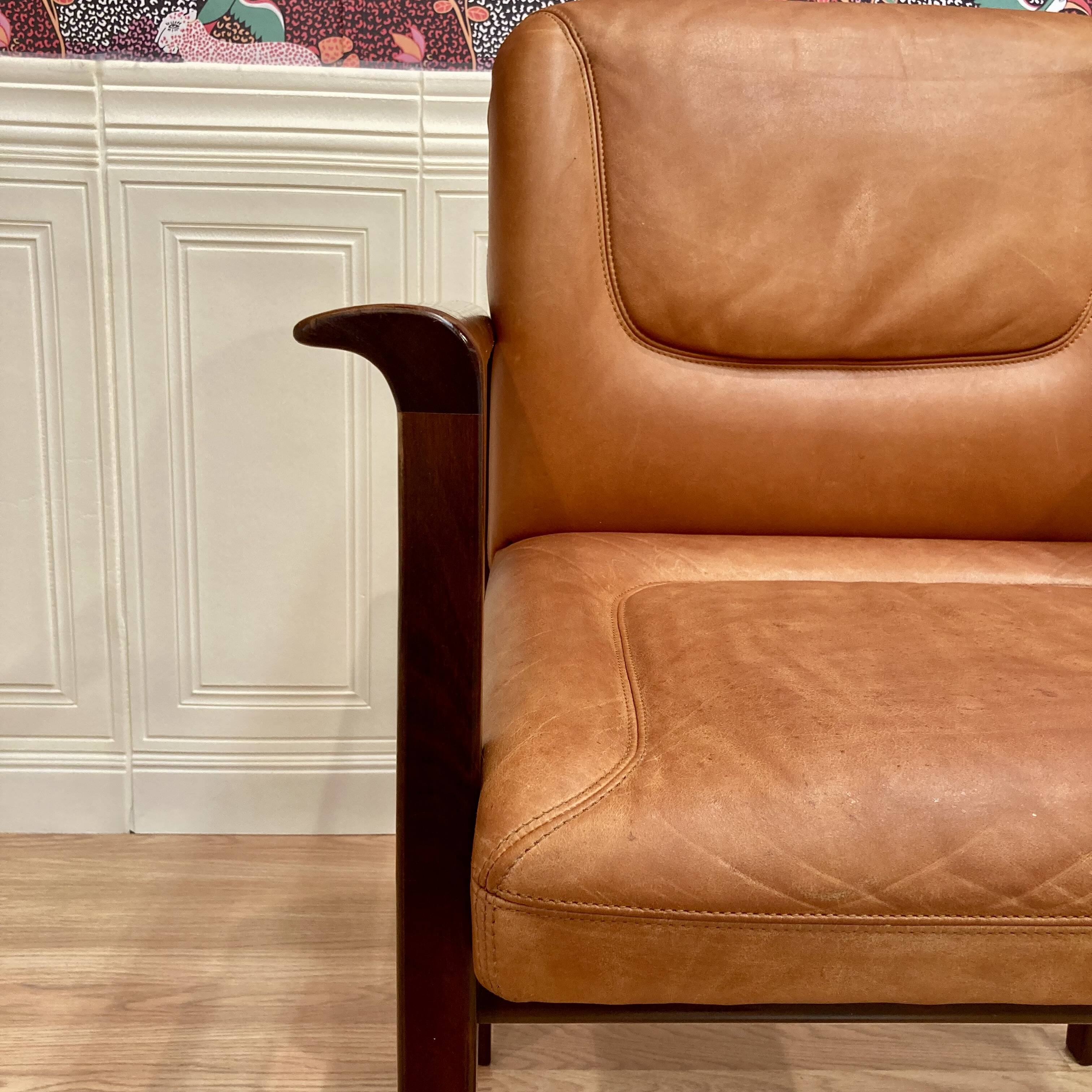 FAUTEUIL CUIR "DESIGN 1960".