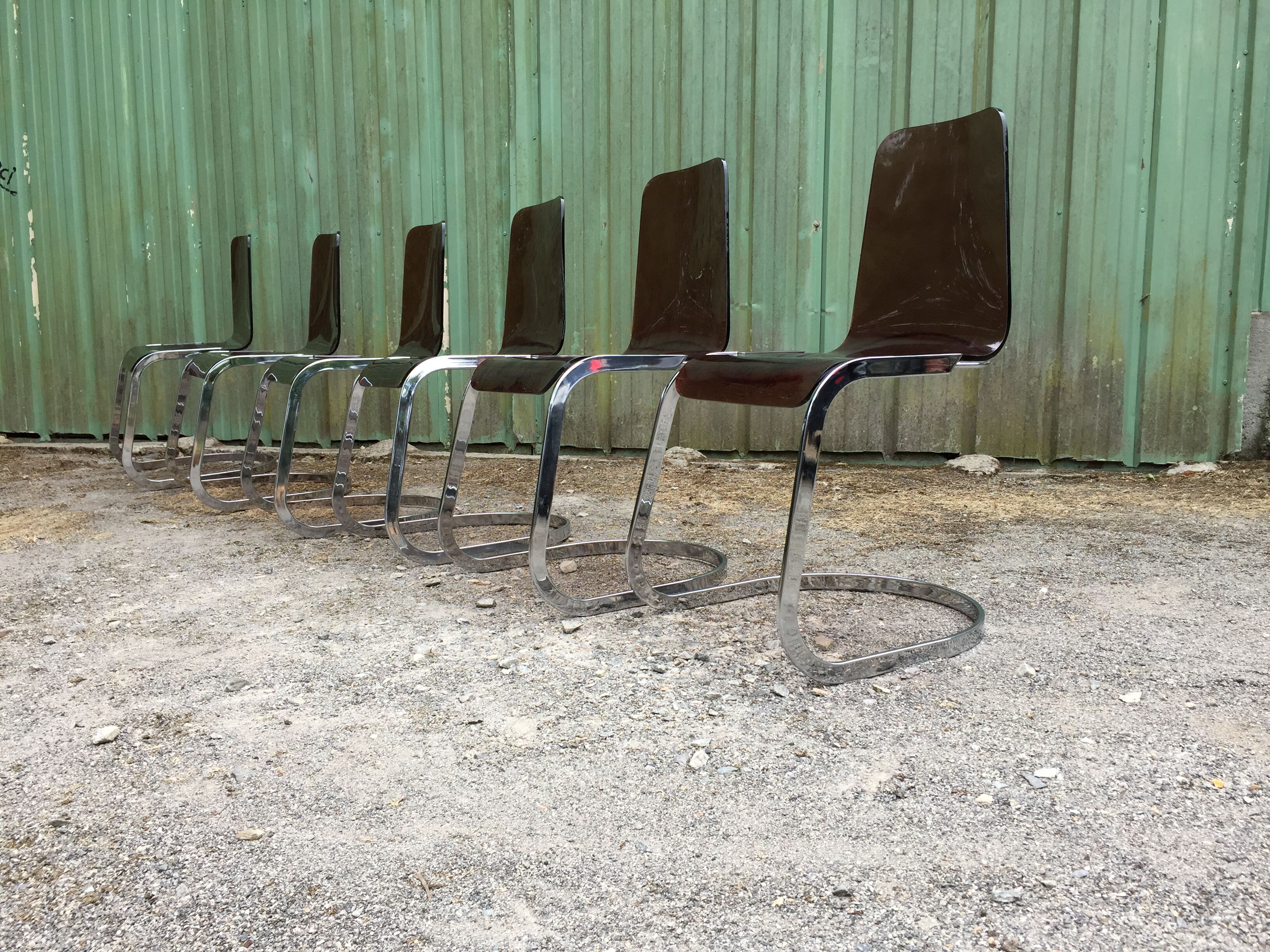 Chairs in plexiglas with chrome metal base