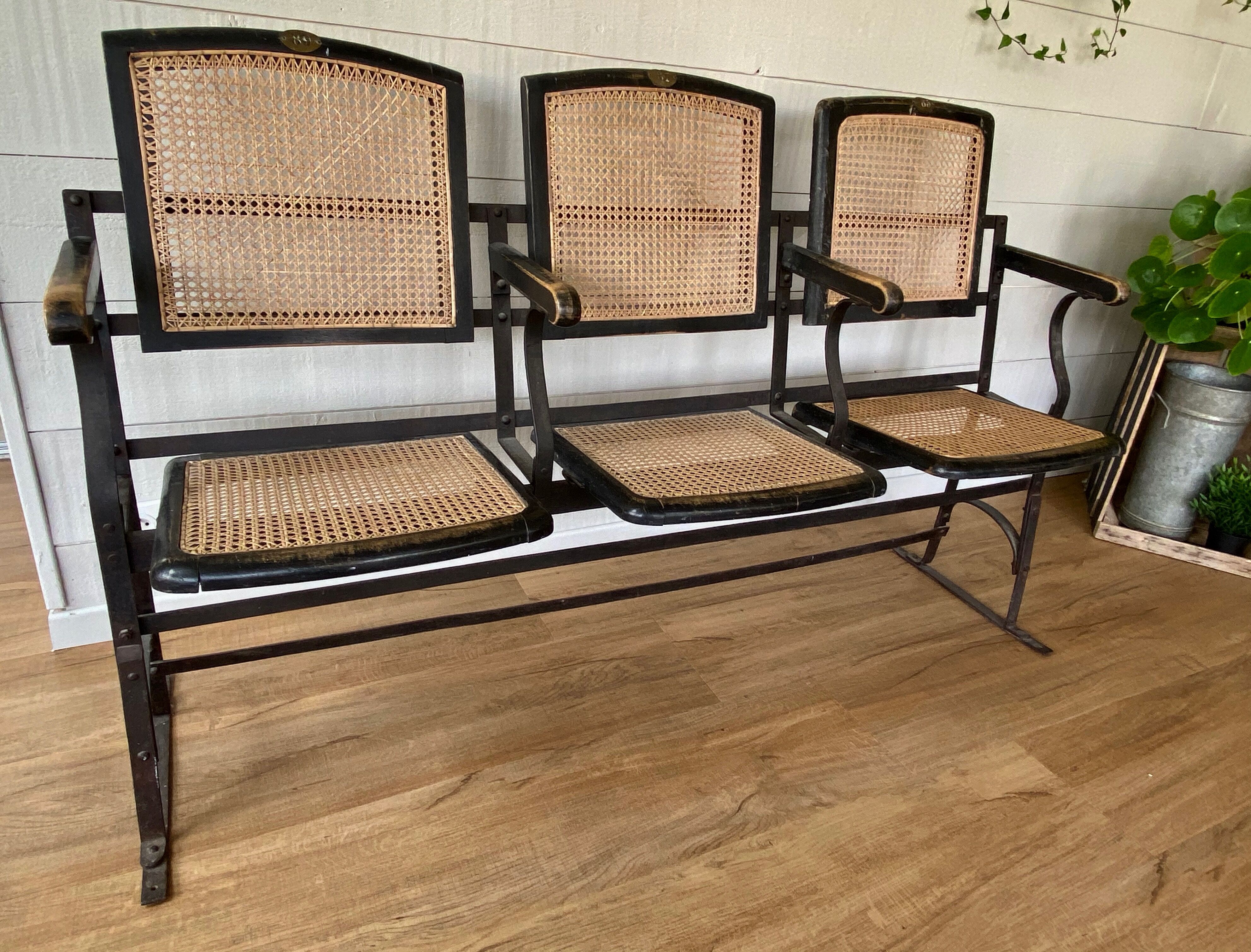 Canned theatrical bench