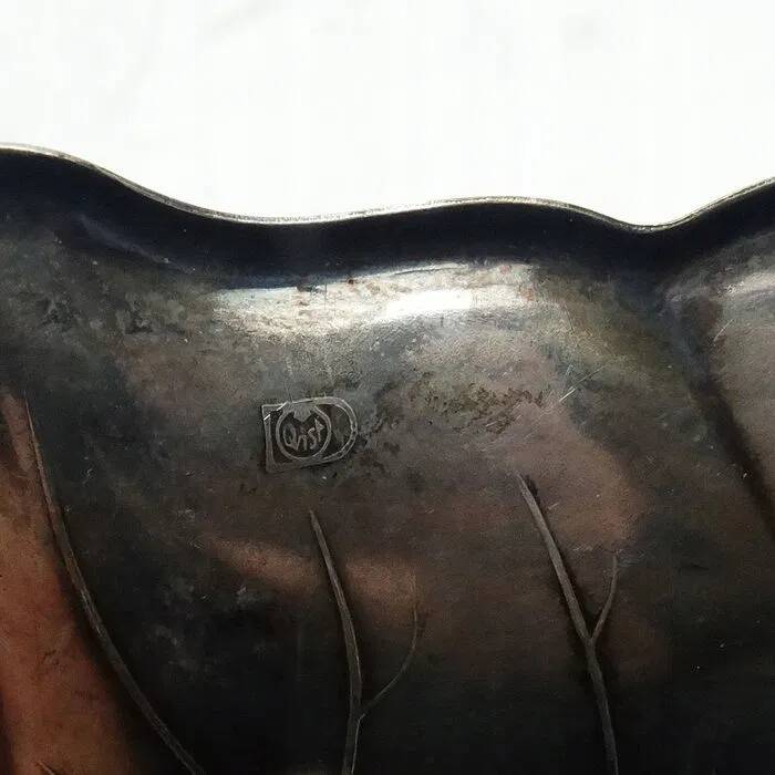 R1J Art Nouveau platter in the shape of a leaf