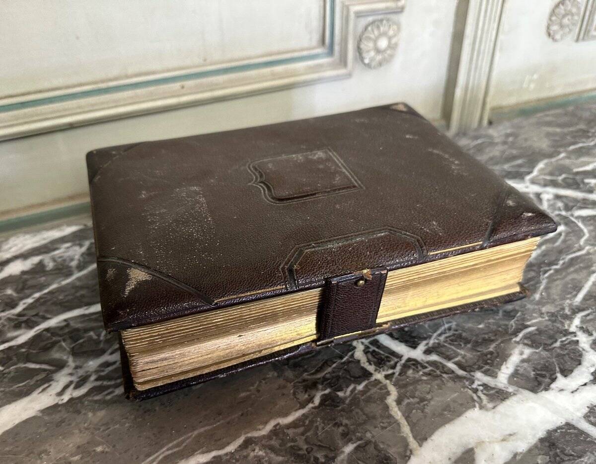 Collection of 39 photographs of singers, actresses, and gymnasts between 1870 and 1880.