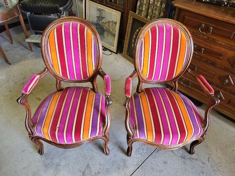 Pair of armchairs louis philippe medaillon walnut of the xix th century