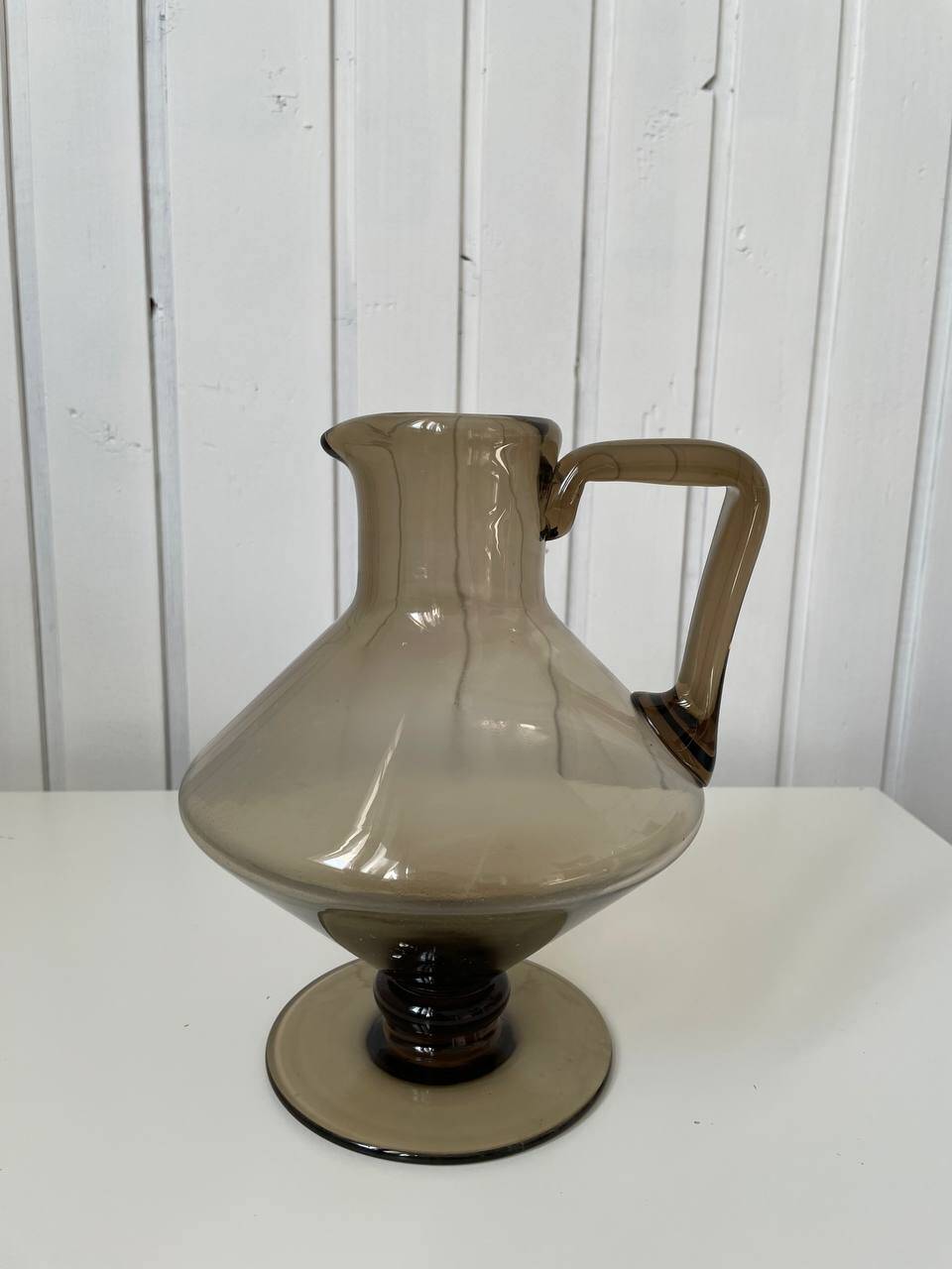Carafe en verre fumé de style Art Déco