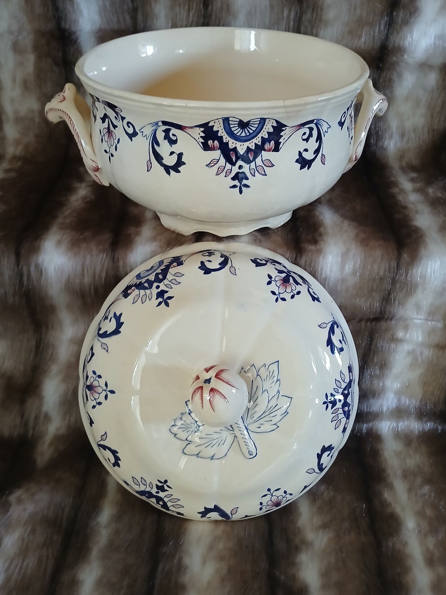 Large soup tureen in Longchamp ironstone