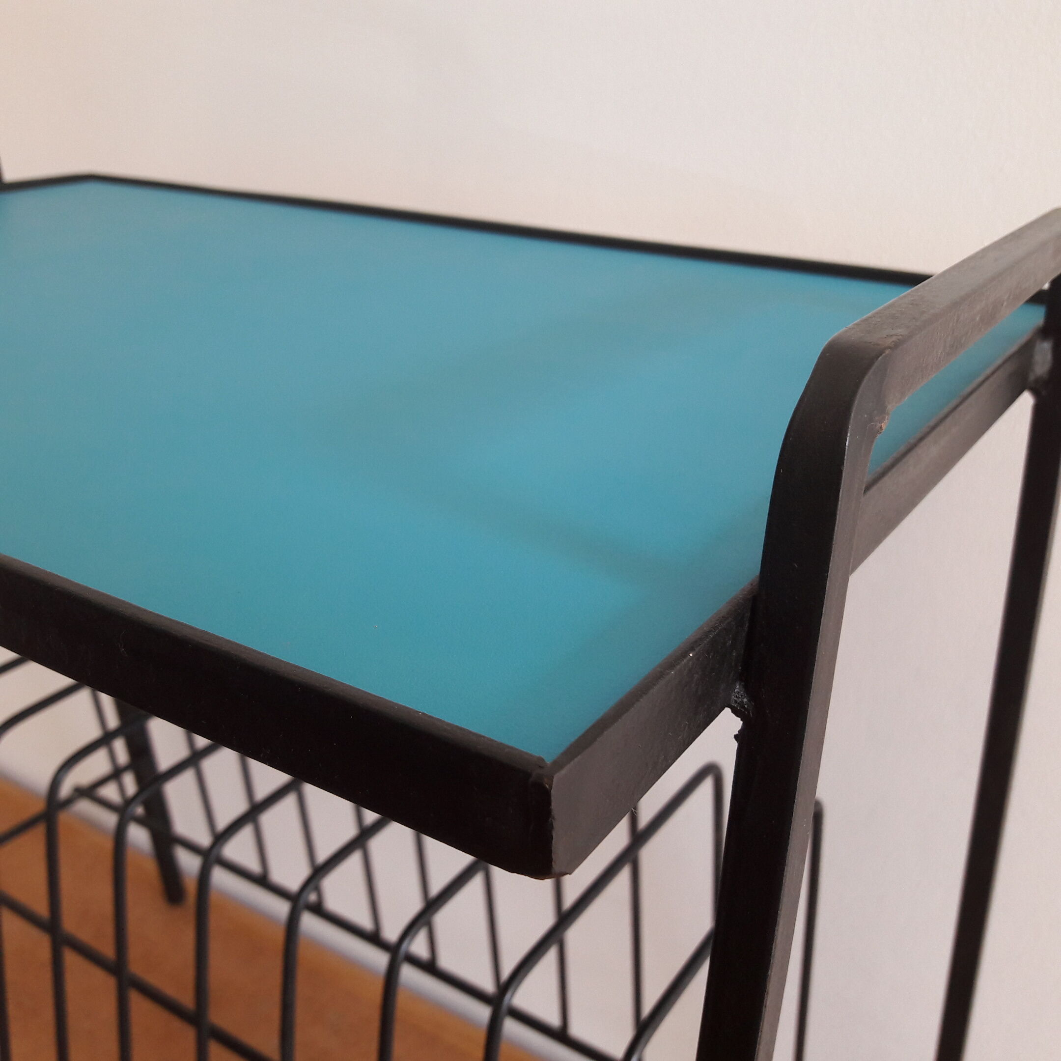 Vinyl storage table or magazine