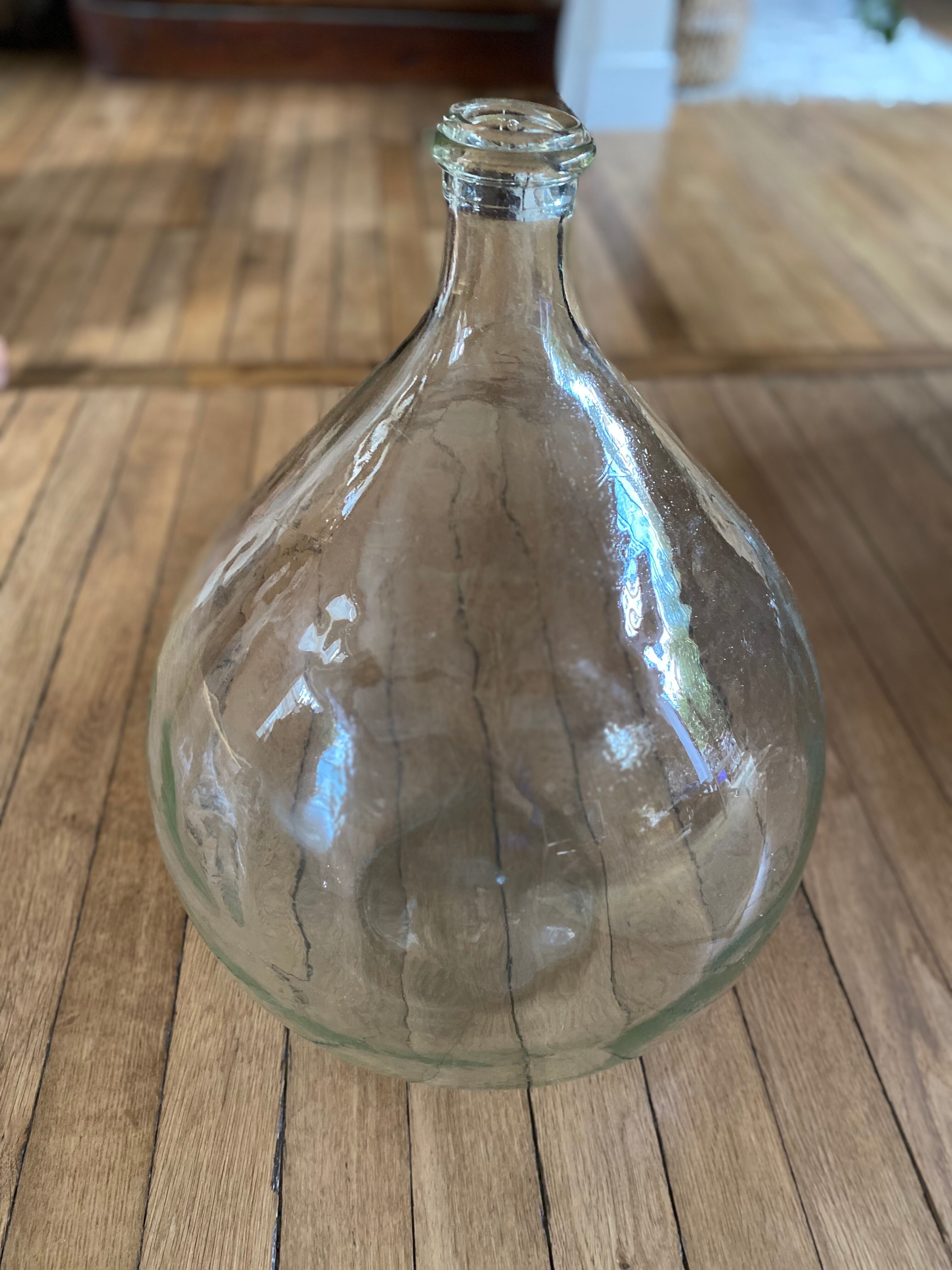 Plump demijohn