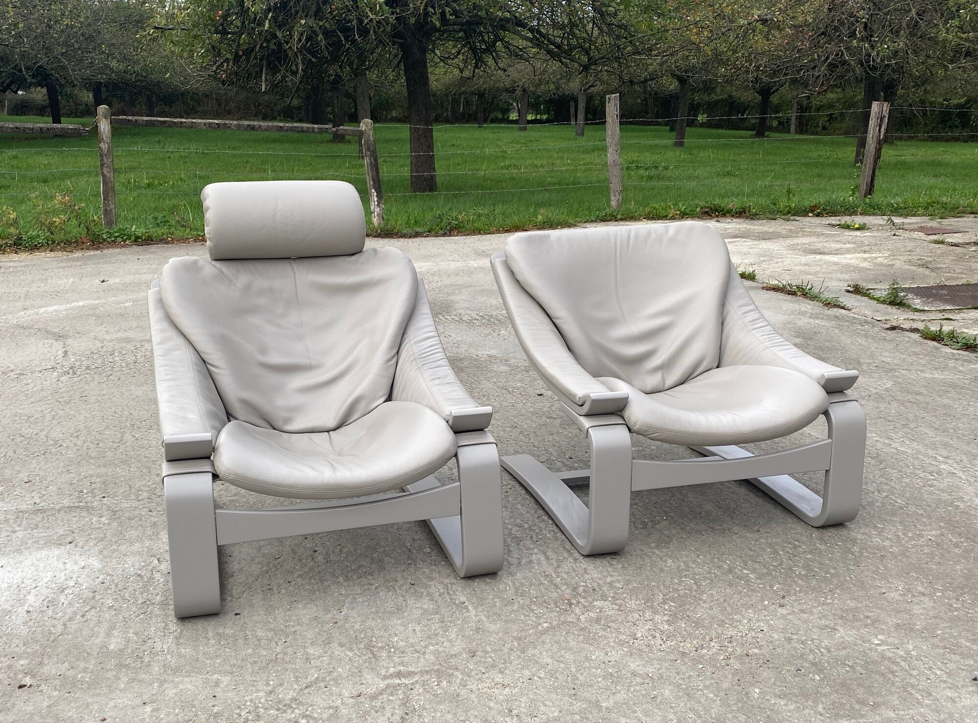 Pair of vintage grey leather armchairs by Ake Fribytter 1970