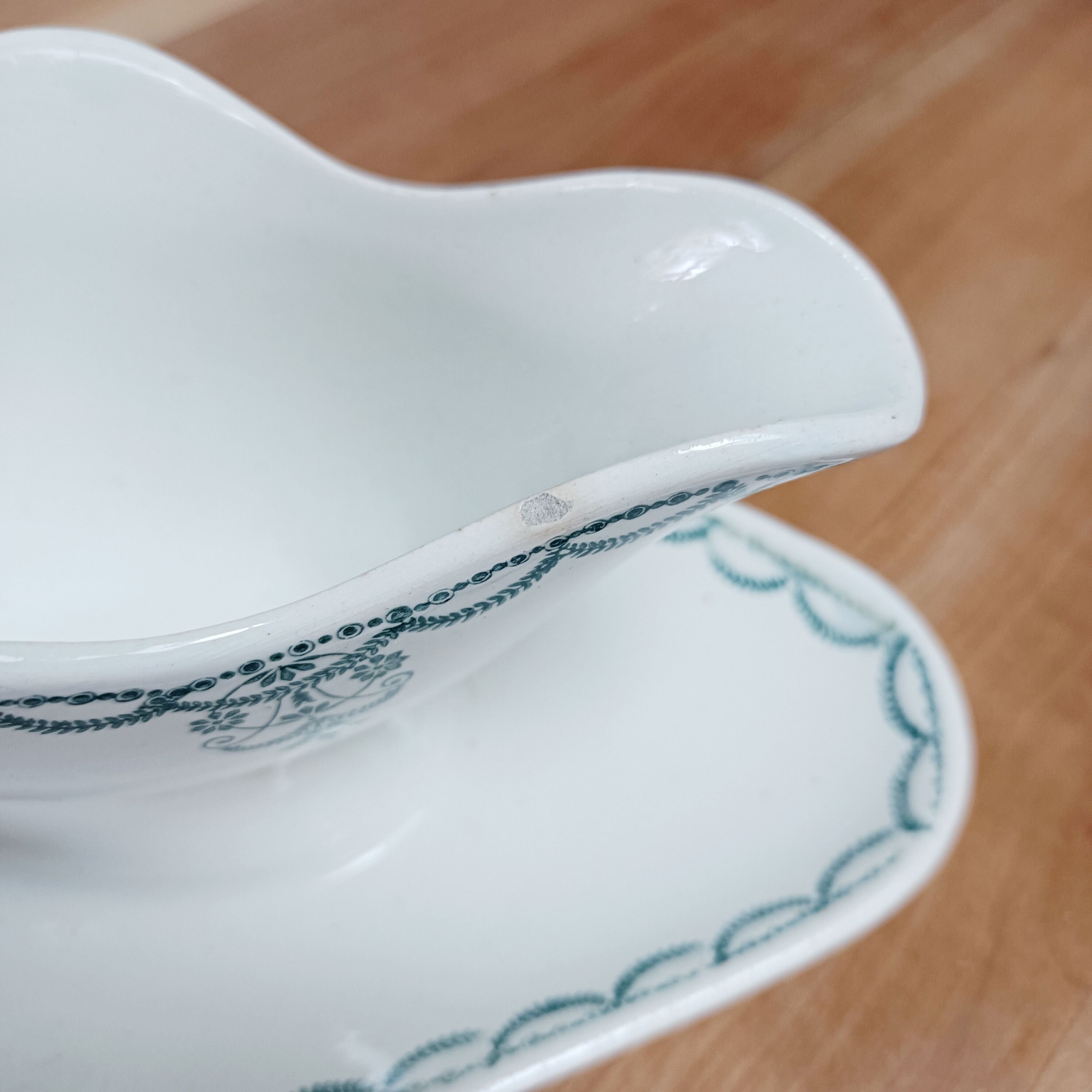 Iron earth sauce boat Moulin des loups and Hamage