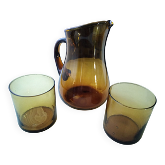 Jug, water decanter and its 2 matching amber glass glasses