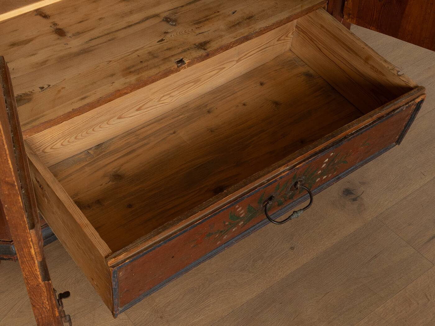 Armoire de ferme antique du XVIIIe siècle