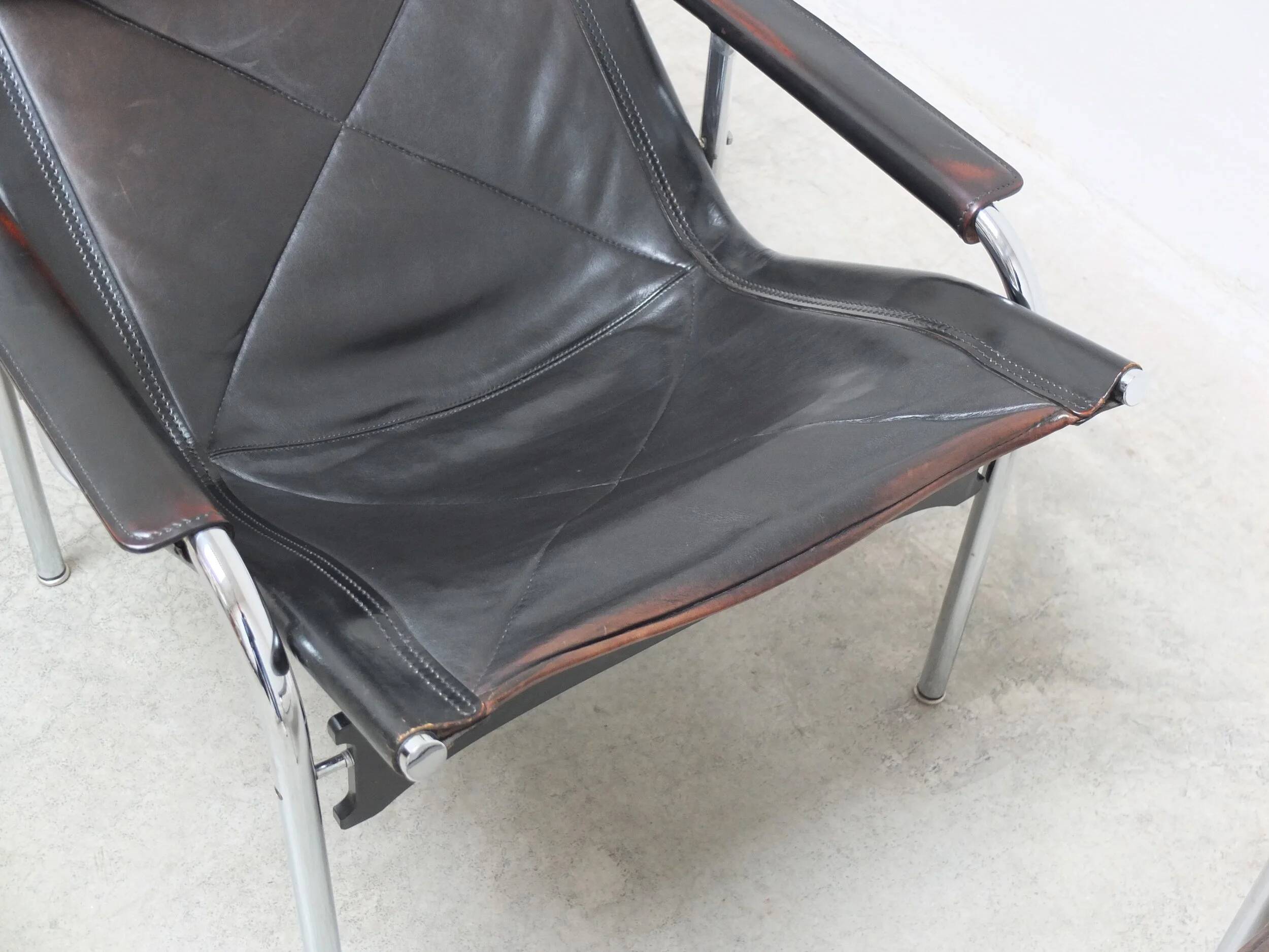 Fauteuil inclinable 'HE1106' avec repose-pieds par Hans Eichenberger pour Strässle, 1978