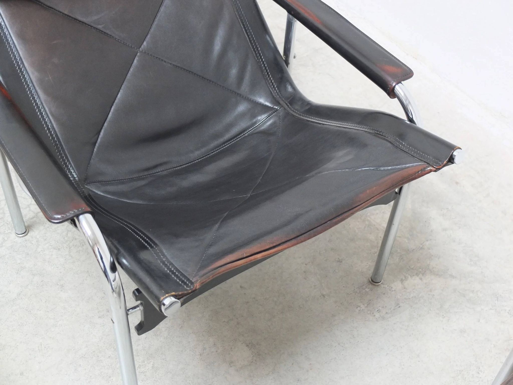Reclining 'HE1106' lounge chair with ottoman by Hans Eichenberger for Strässle, 1978