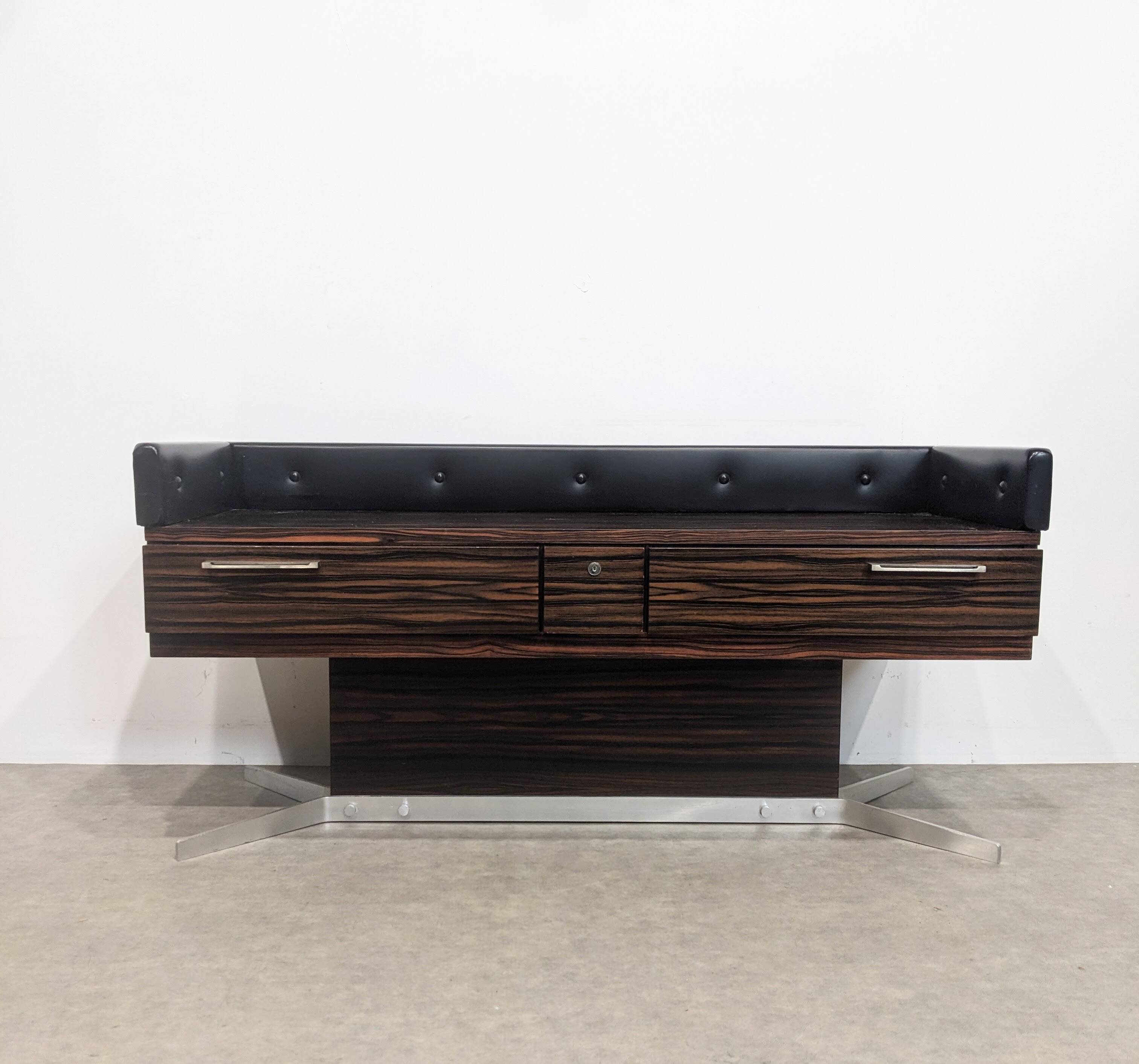 Lowboard space-age 1970s