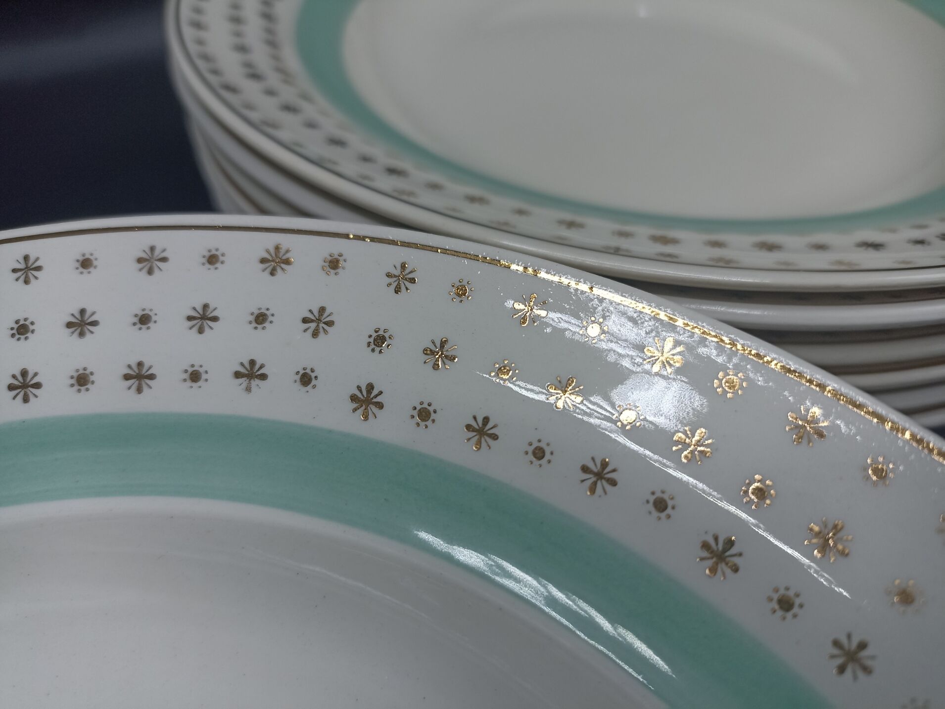 12 hollow porcelain plates - Stars and mint green