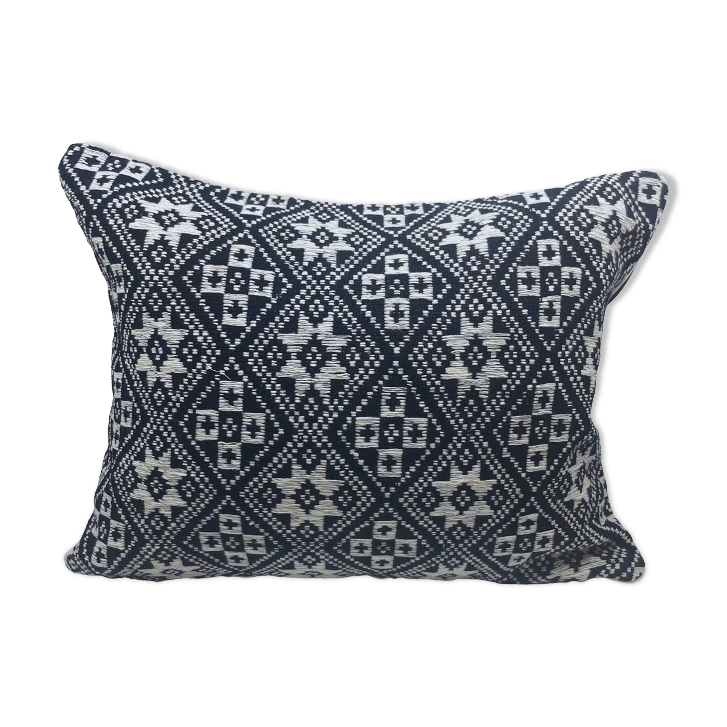 Marine Dokmai cushion