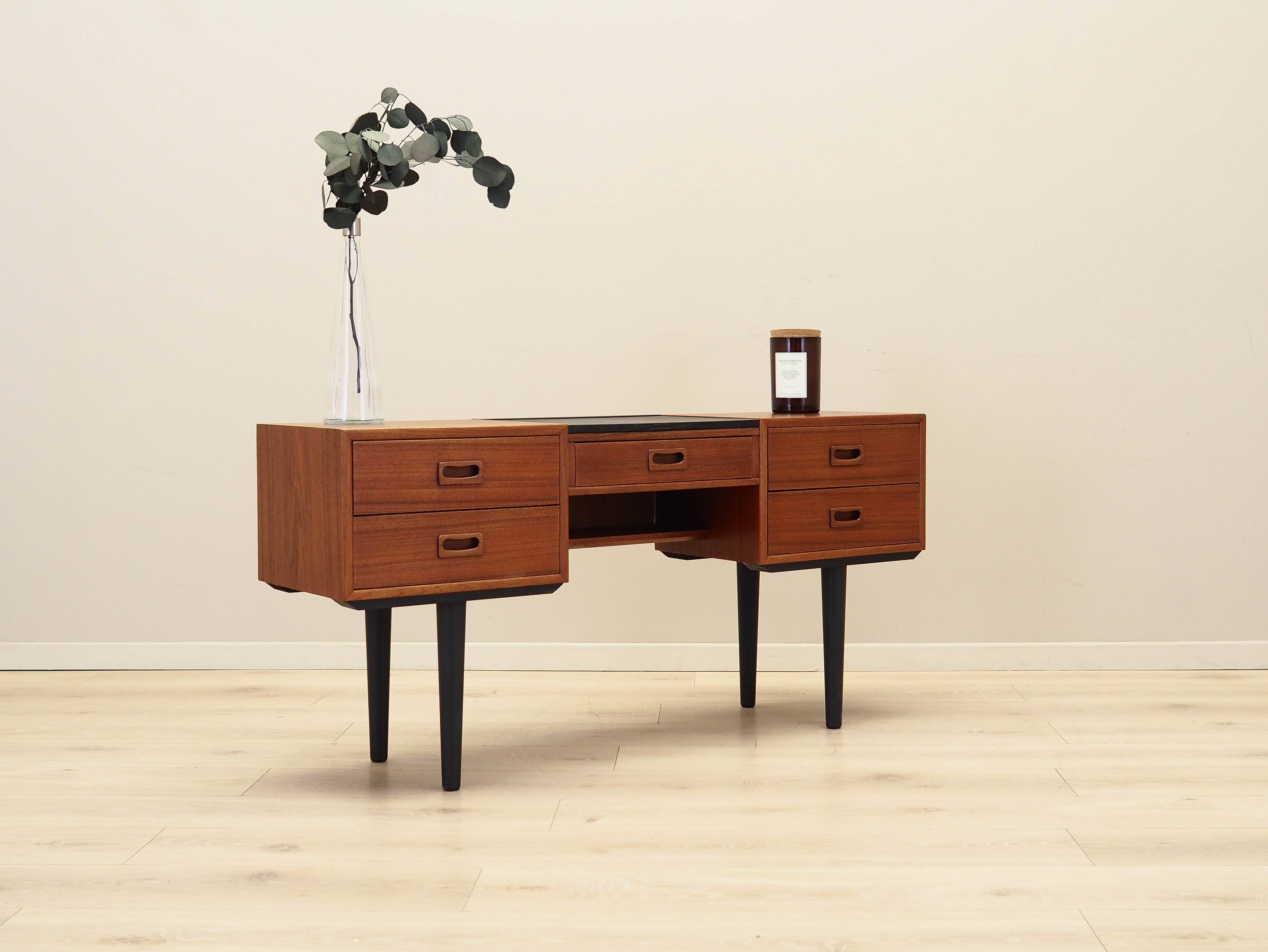 Coiffeuse en teck, design danois, années 1970, production : Danemark
