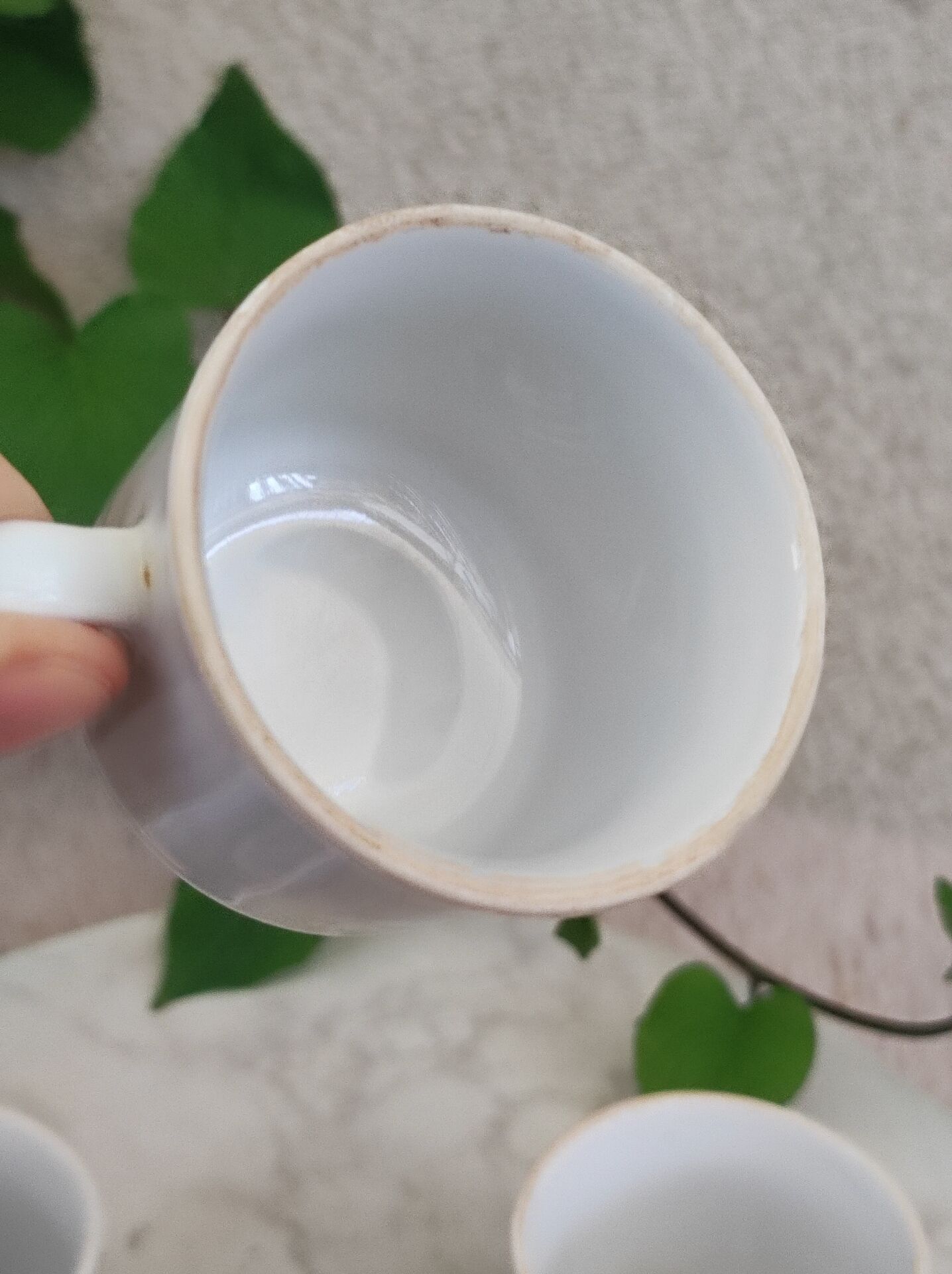Coffee cup with floral design in porcelain