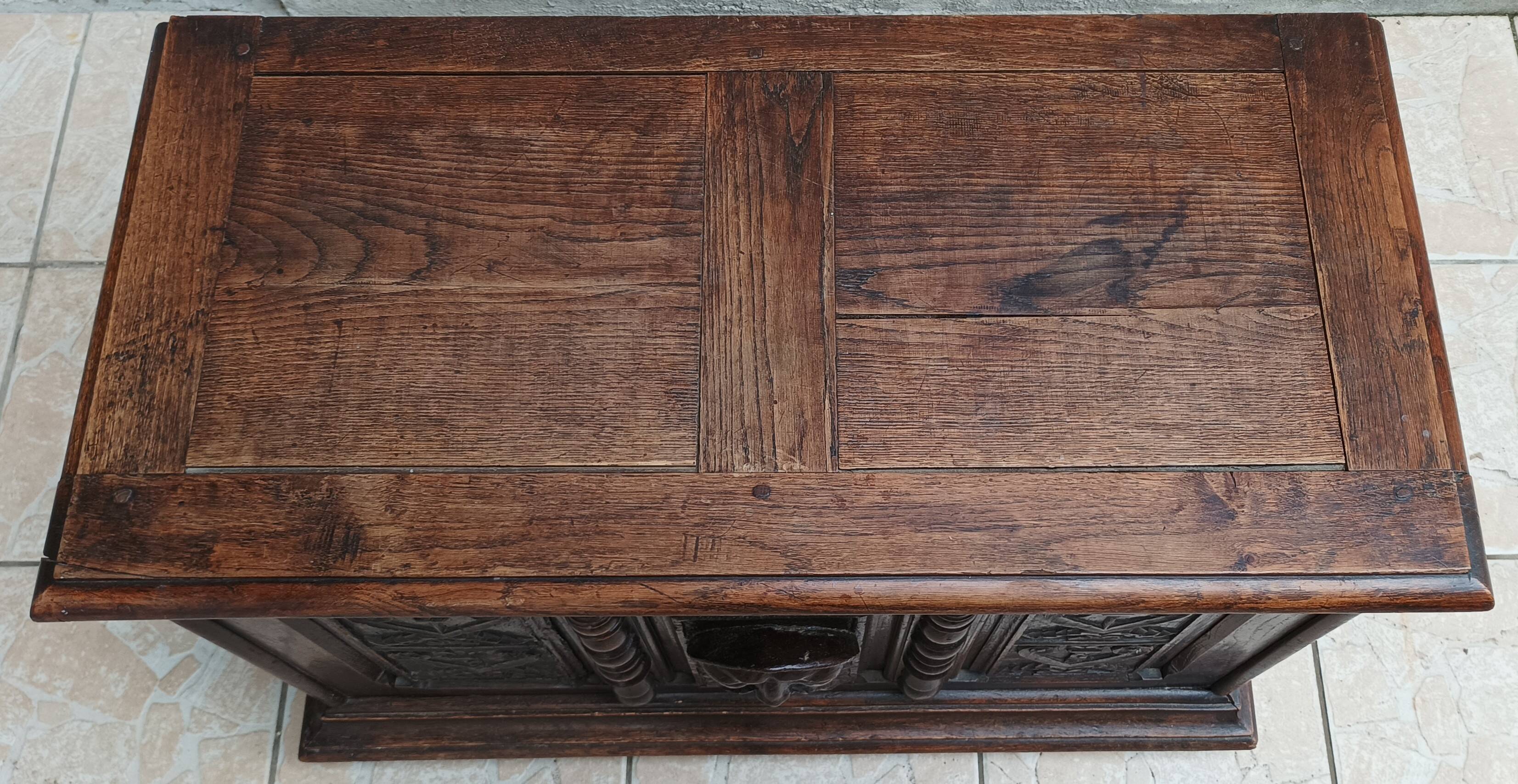 Renaissance oak chest