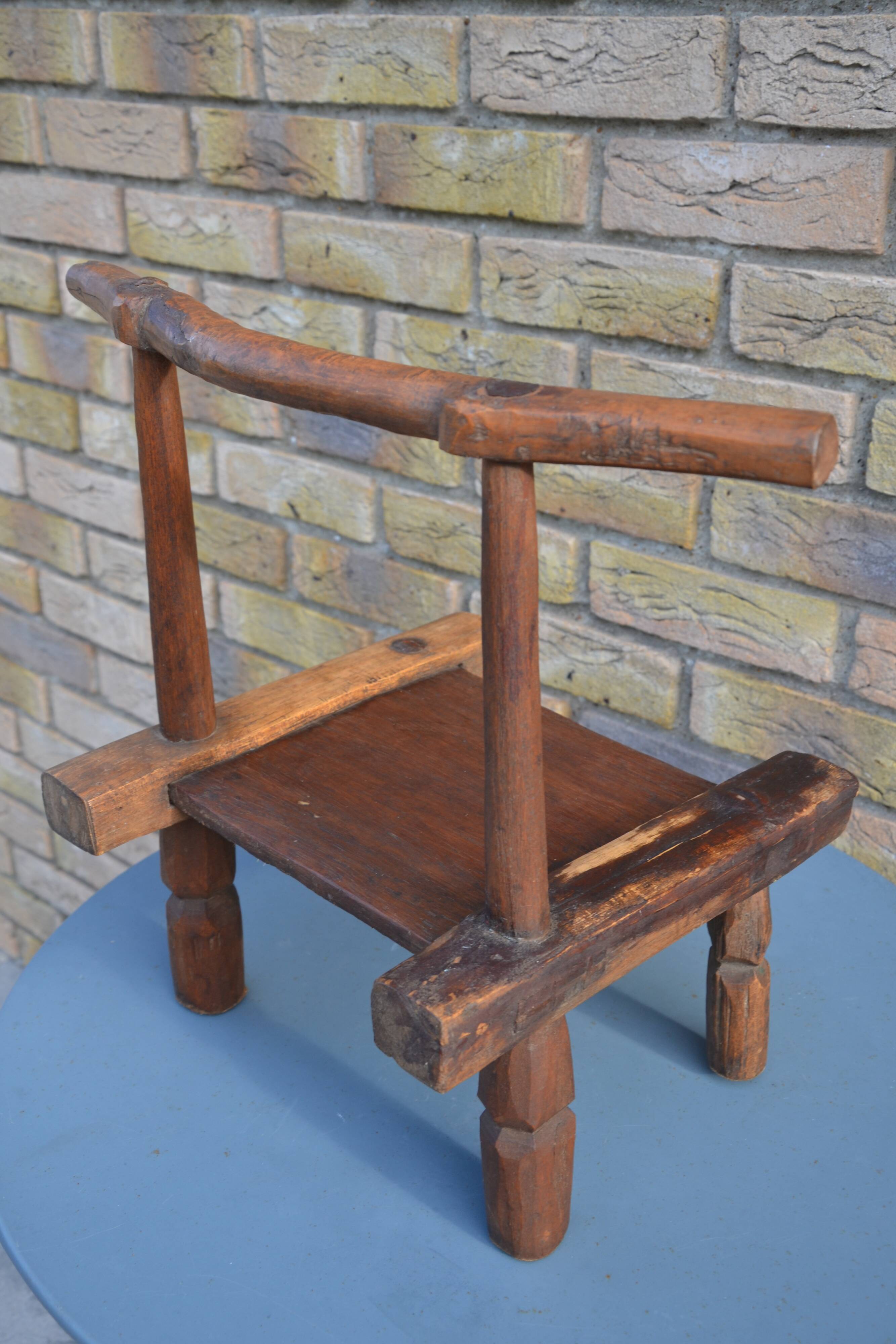 Petite chaise brutaliste