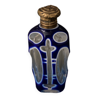 Flacon à sels en verre bleu de forme balustre XIXe