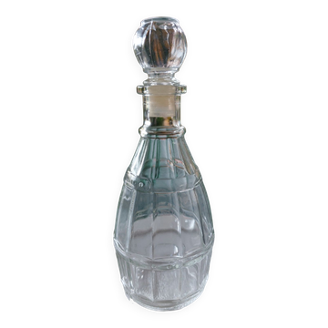 Ancienne carafe en verre