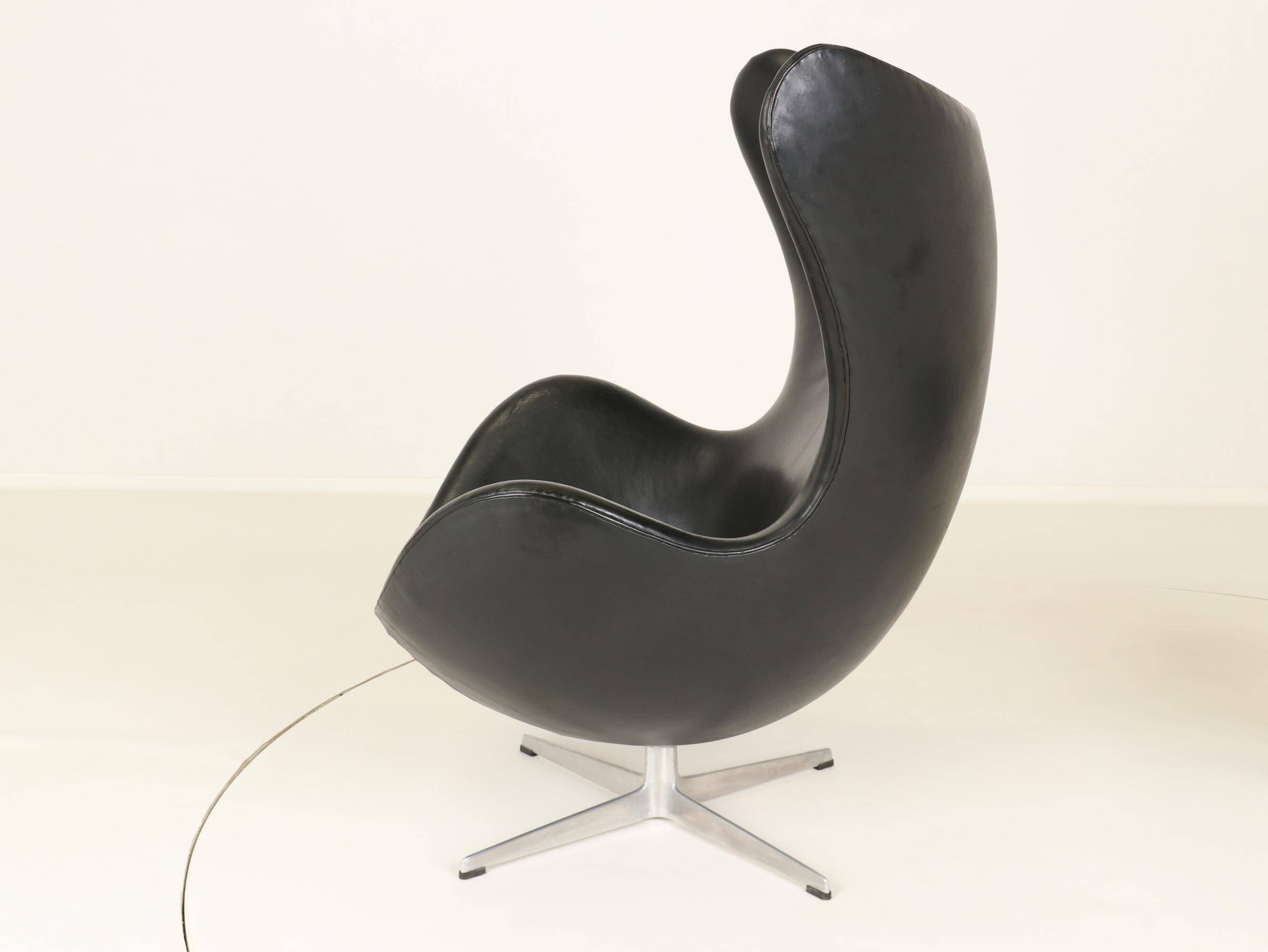 Early Egg Chair and Ottoman by Arne Jacobsen, Denmark, 1960s