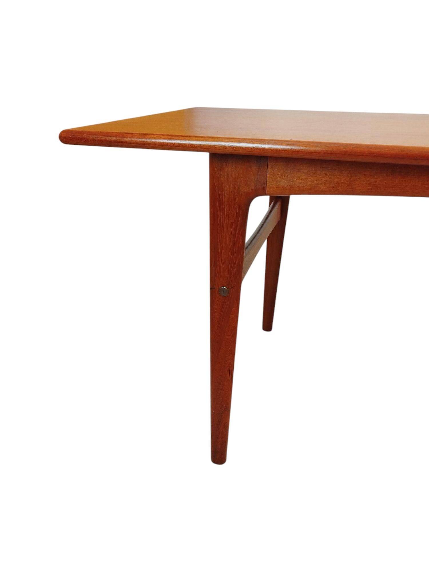 Table basse teck danoise années 60, design scandinave organique