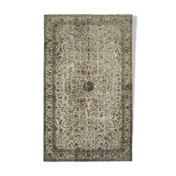 Handwoven overdyed turkish 1970s 163 cm x 265 cm grey carpet