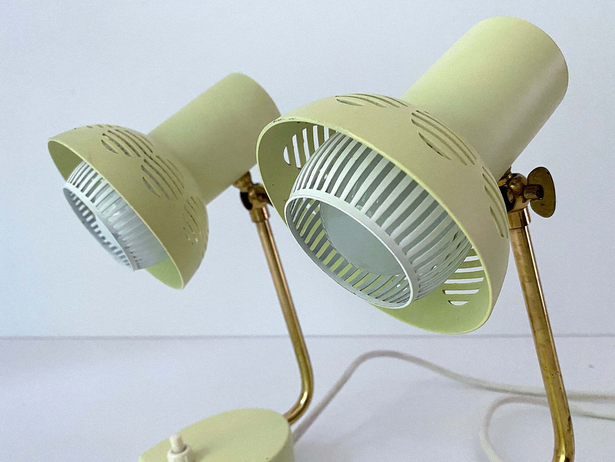 Pair of vintage 50s bedside table lamps, white yellow, laitonon, opaline