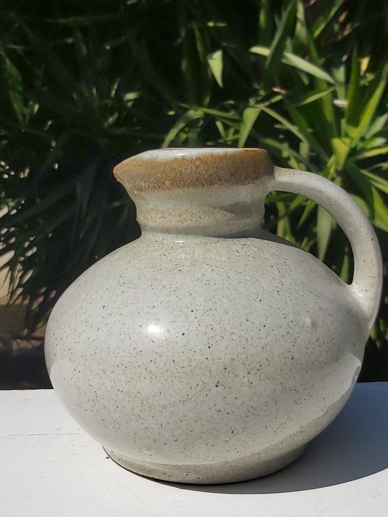 Pitcher Jean Austruy in sandstone