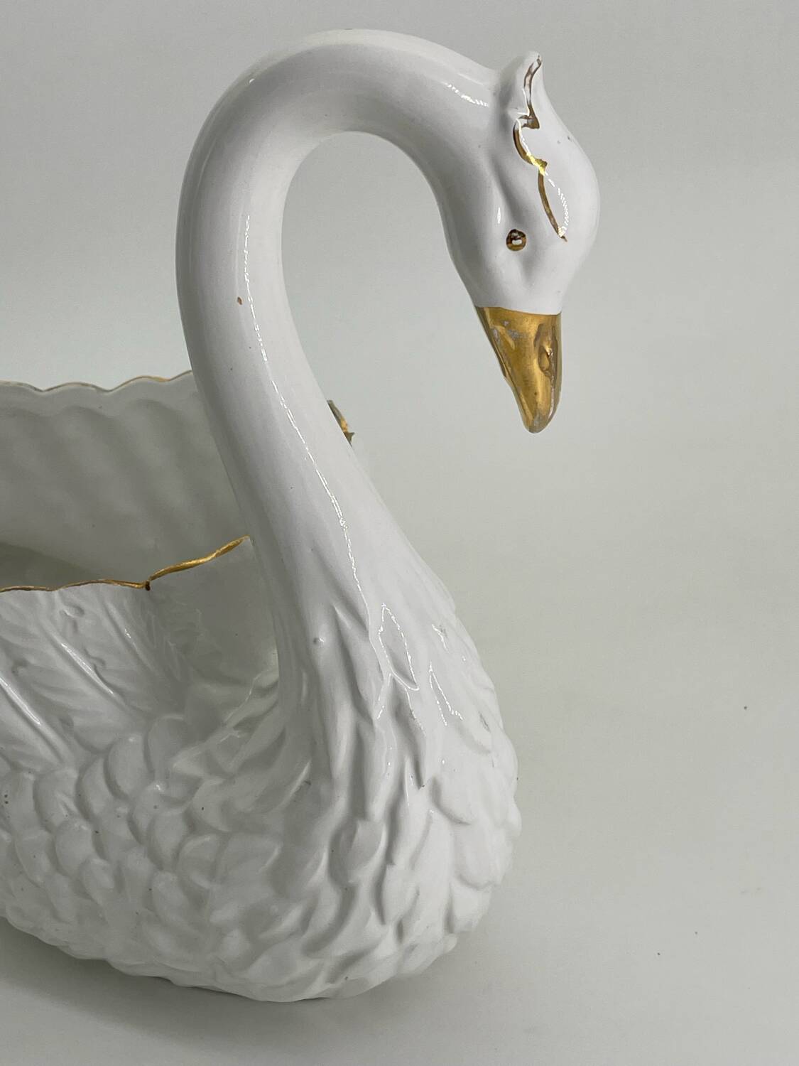 Vintage swan pot holder in white and gold ceramic
