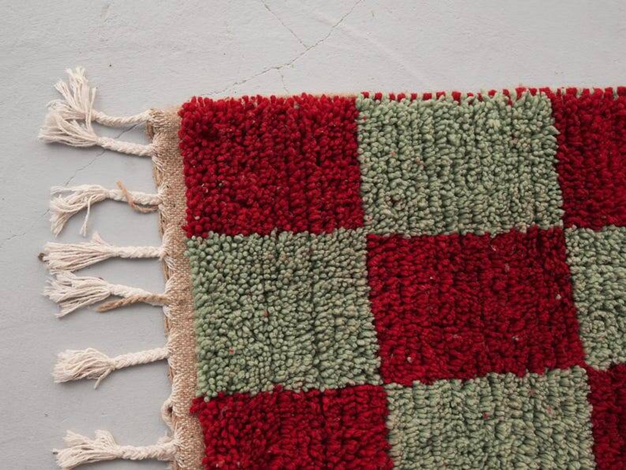 Traditional handmade green and red carpet 1.5/2.5 m.