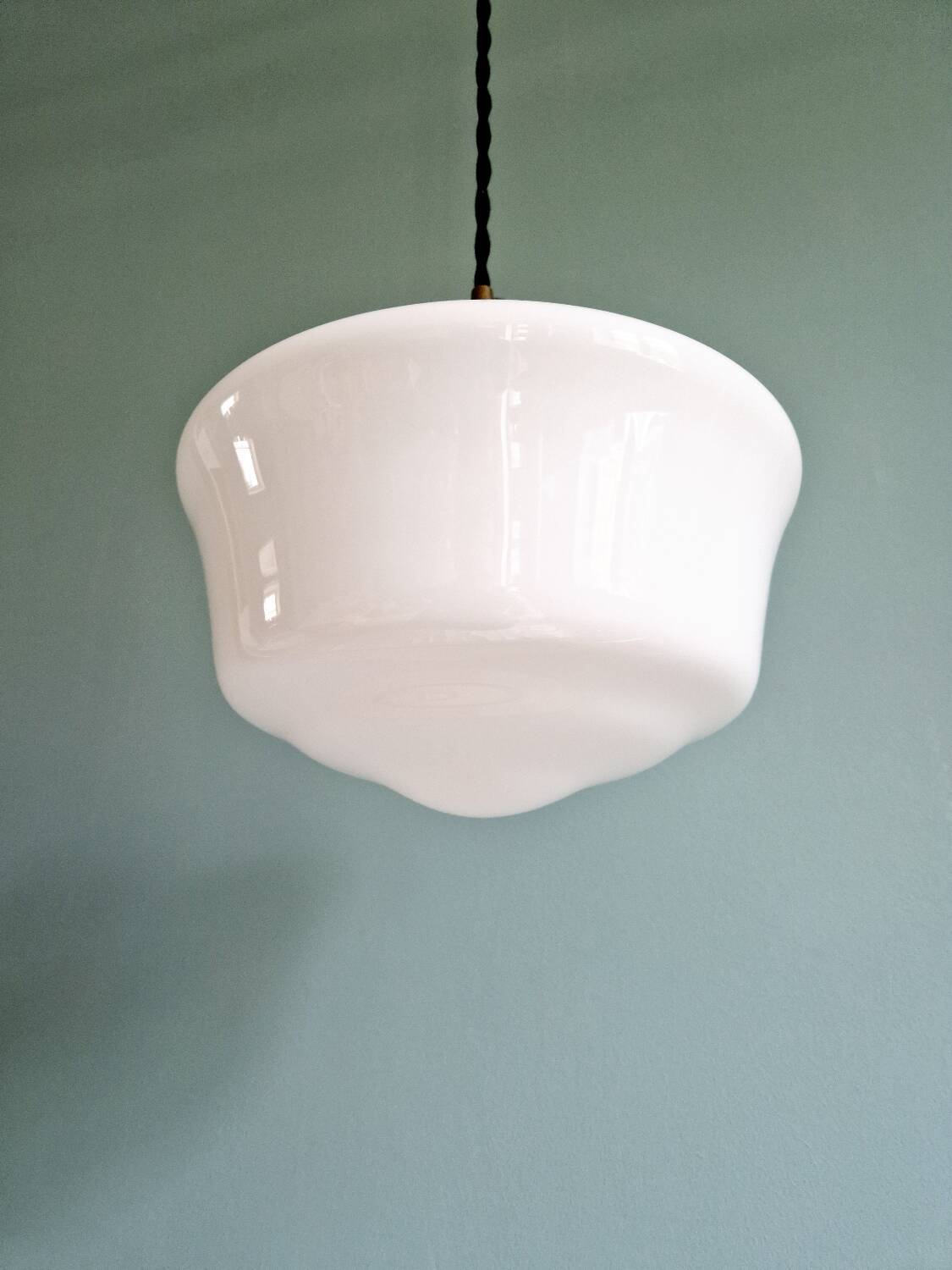 Suspension Art Déco en opaline blanche, années 1920-30
