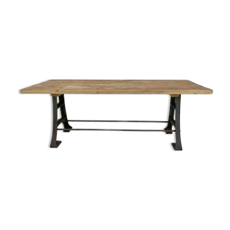 Table industrielle en bois et acier